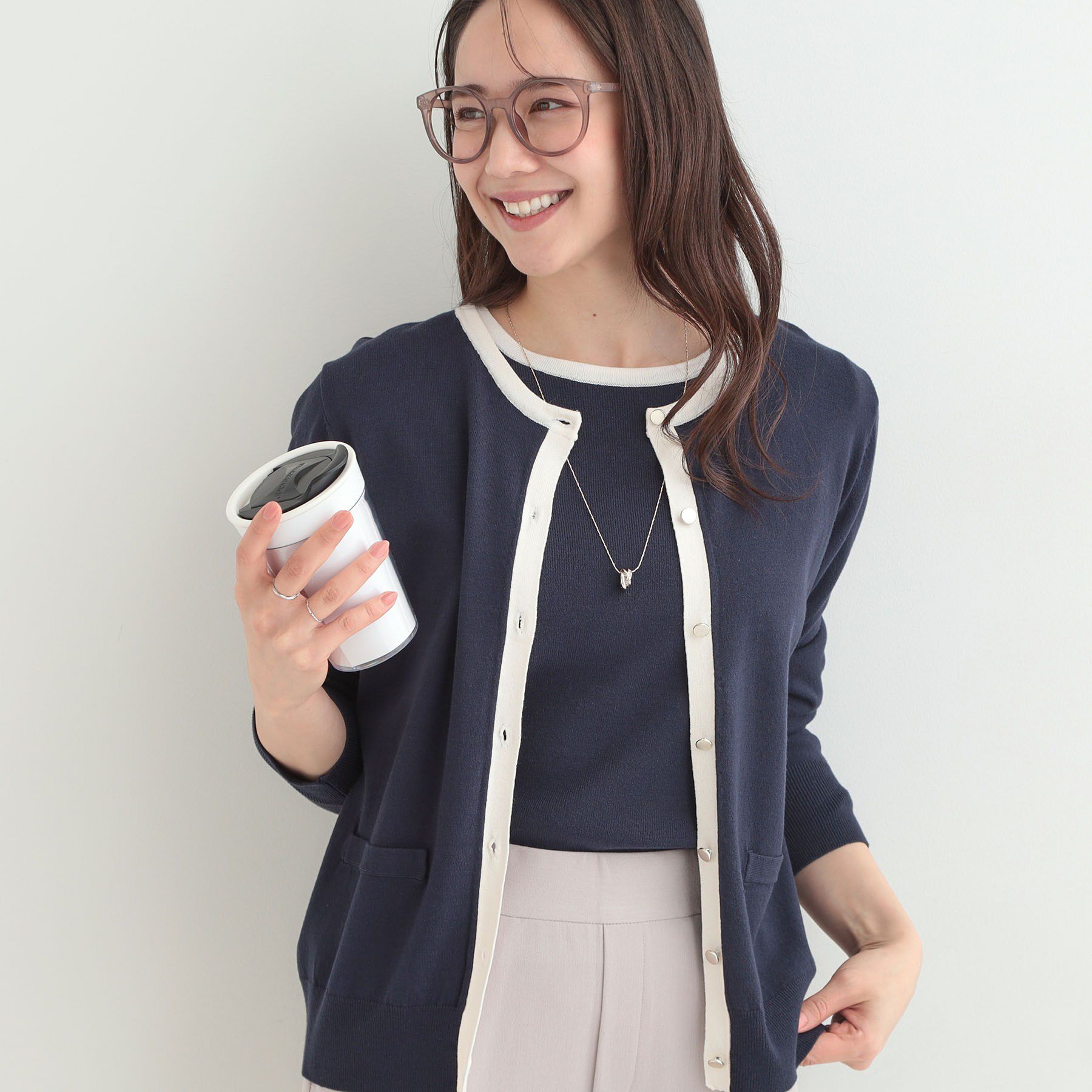 SHOO･LA･RUE「【洗濯機可/S-LL/アンサンブル可】パールボタンが上品　華やぎ配色カーディガン」|カーディガン|ネイビー(594)