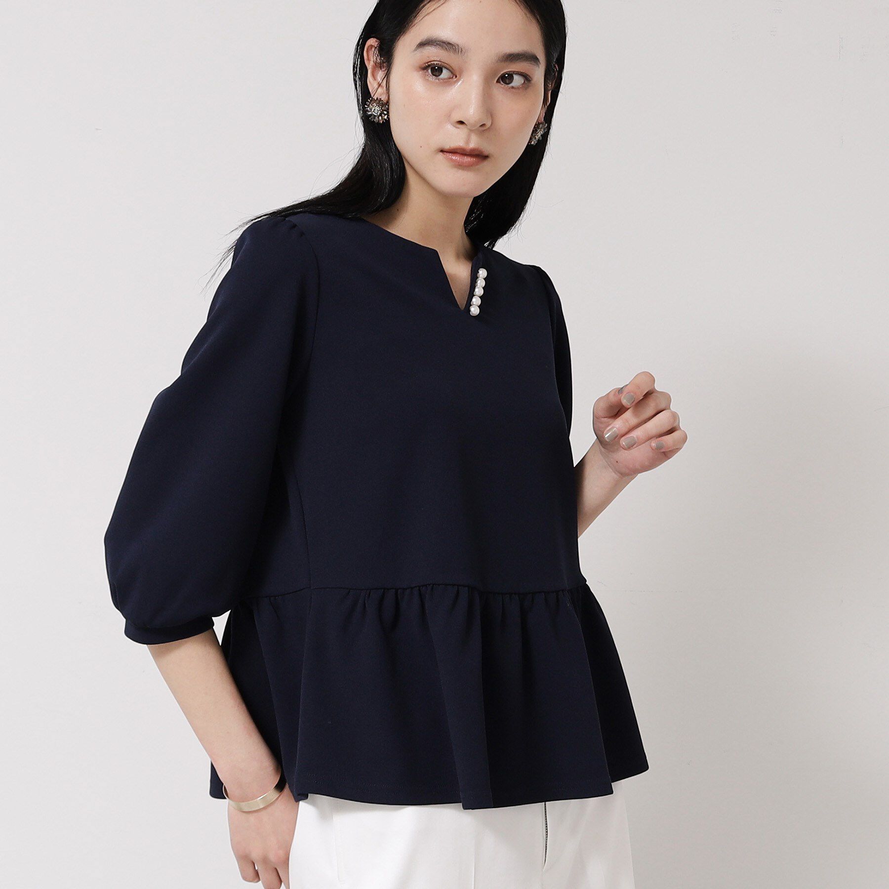 SunaUna「【パール調パーツ付き／春色】ペプラムトップス」|シャツ・ブラウス|ネイビー(094)