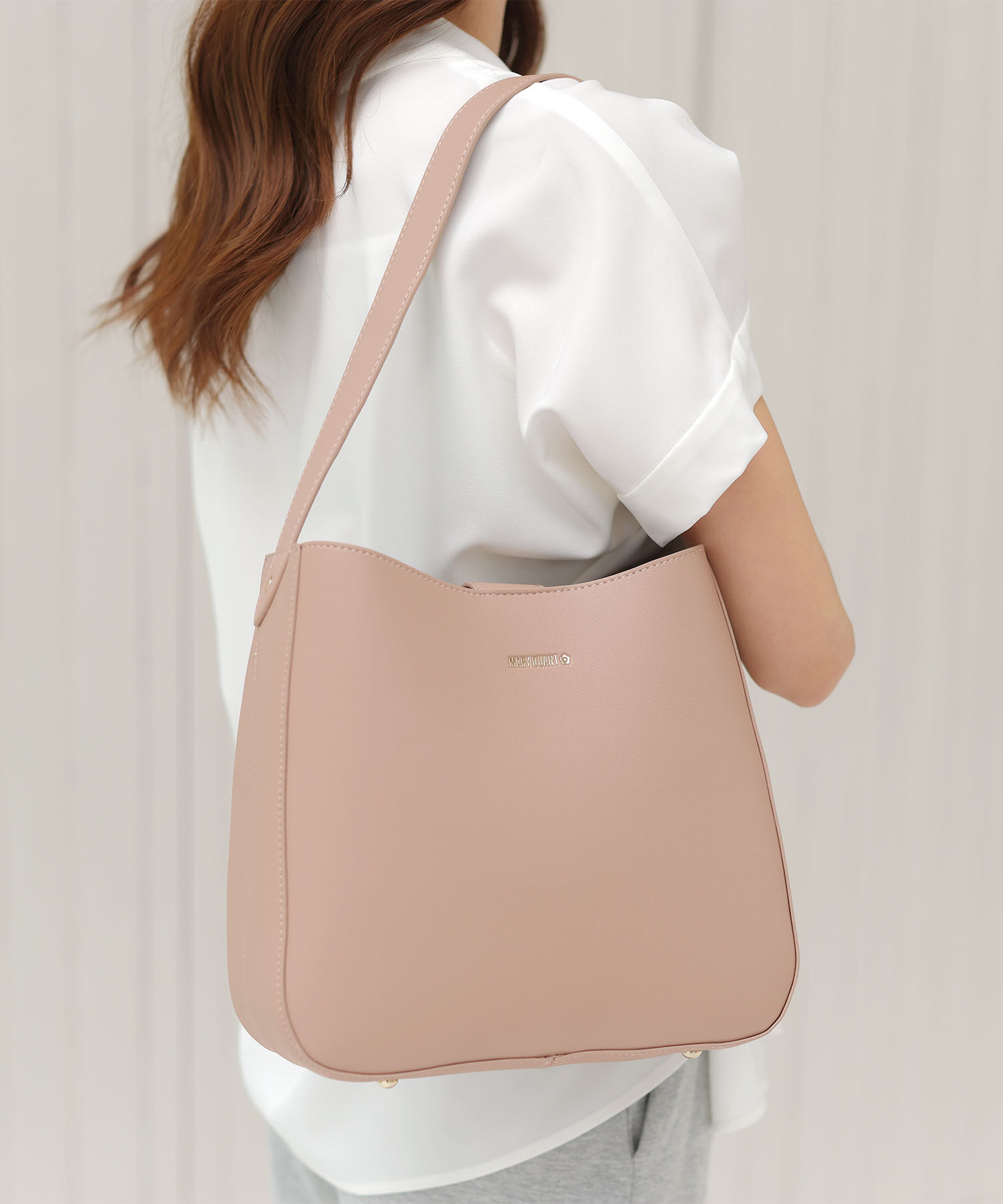 MARY QUANT「フリップサイドデイジー ワンショルダー」|ショルダー・メッセンジャー|ベージュ