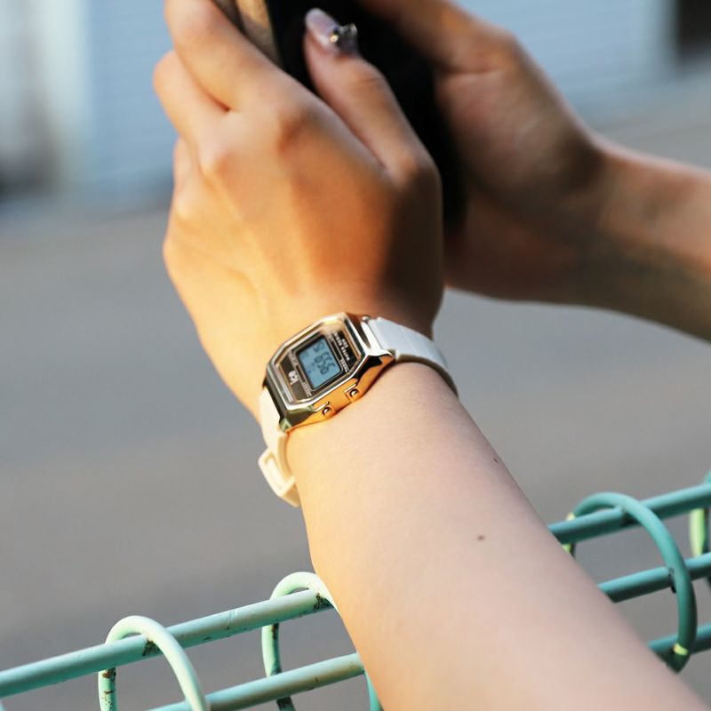 ICE-WATCH「〈ICE-WATCH(ｱｲｽｳｫｯﾁ)〉ICE digiti retro ﾒﾀﾙｺﾞｰﾙﾄﾞﾐﾗｰ ｱｰﾓﾝﾄﾞｽｷﾝ」|腕時計|