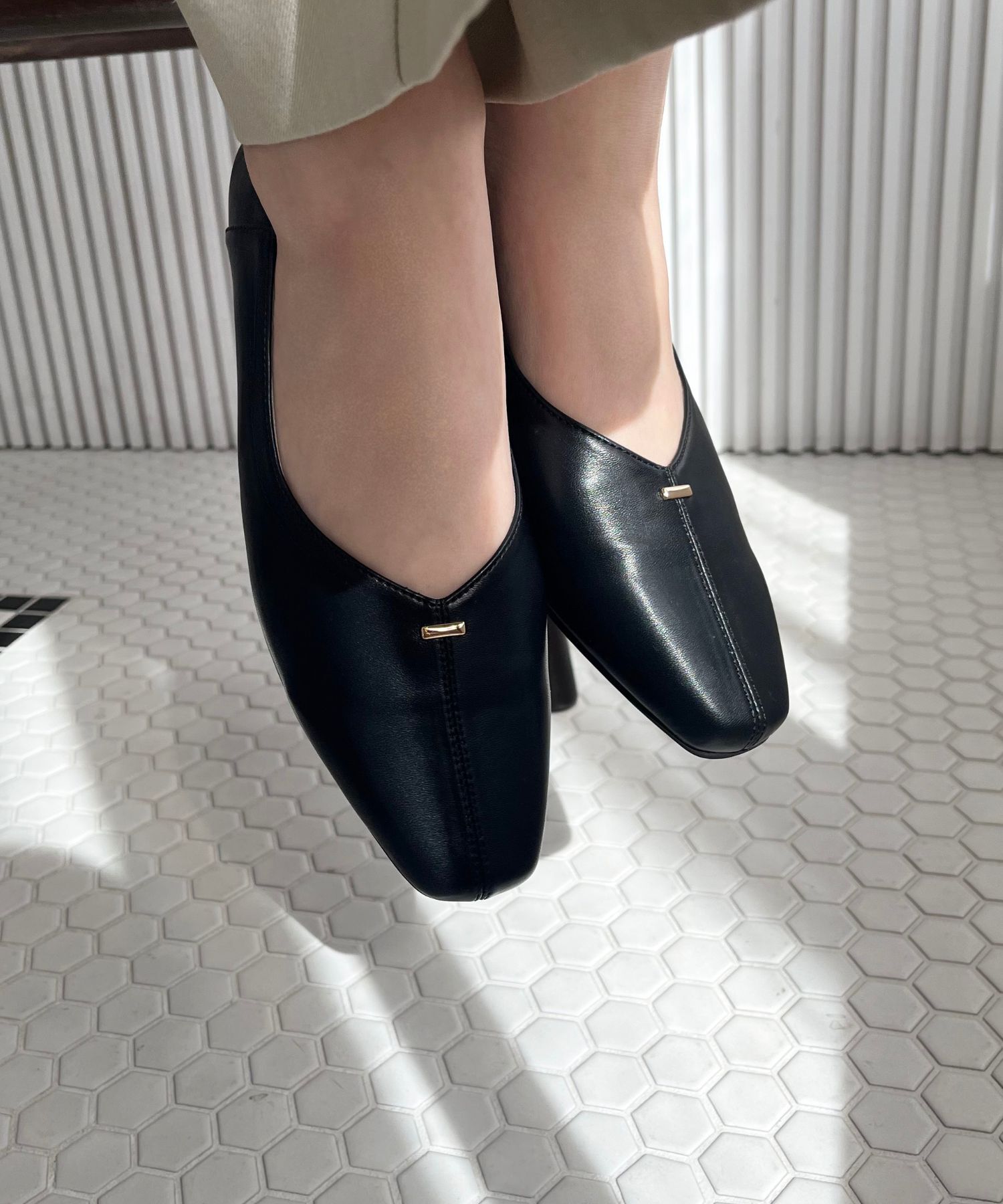 ORiental TRaffic「ゴールドパーツ Vカット バブーシュ /51112 パンプス 通勤靴 柔らかい」|パンプス|