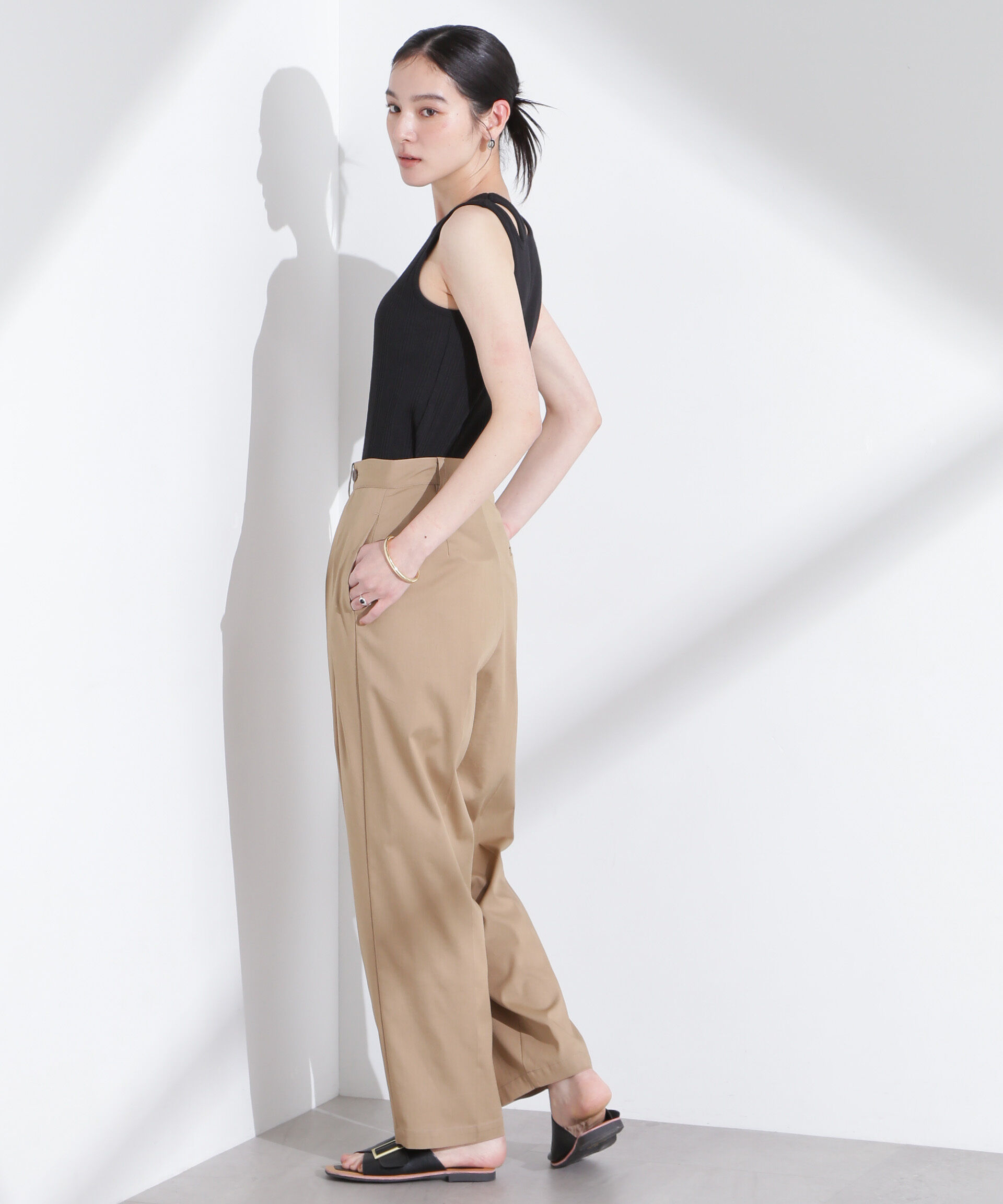 nano･universe「リネンストレッチタックコクーンパンツ」|チノ|