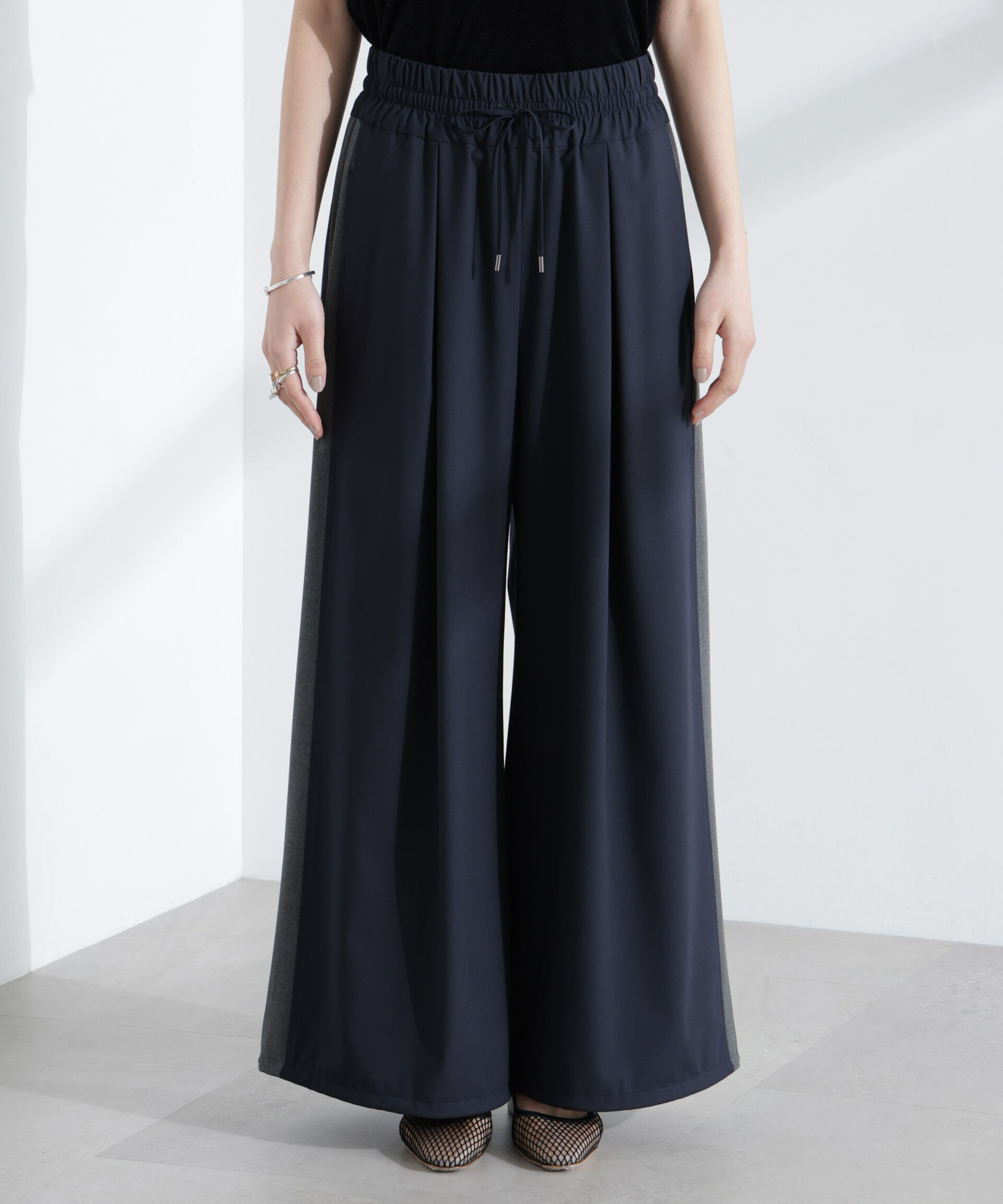 nano･universe「ラインイージーワイドパンツ」|チノ|