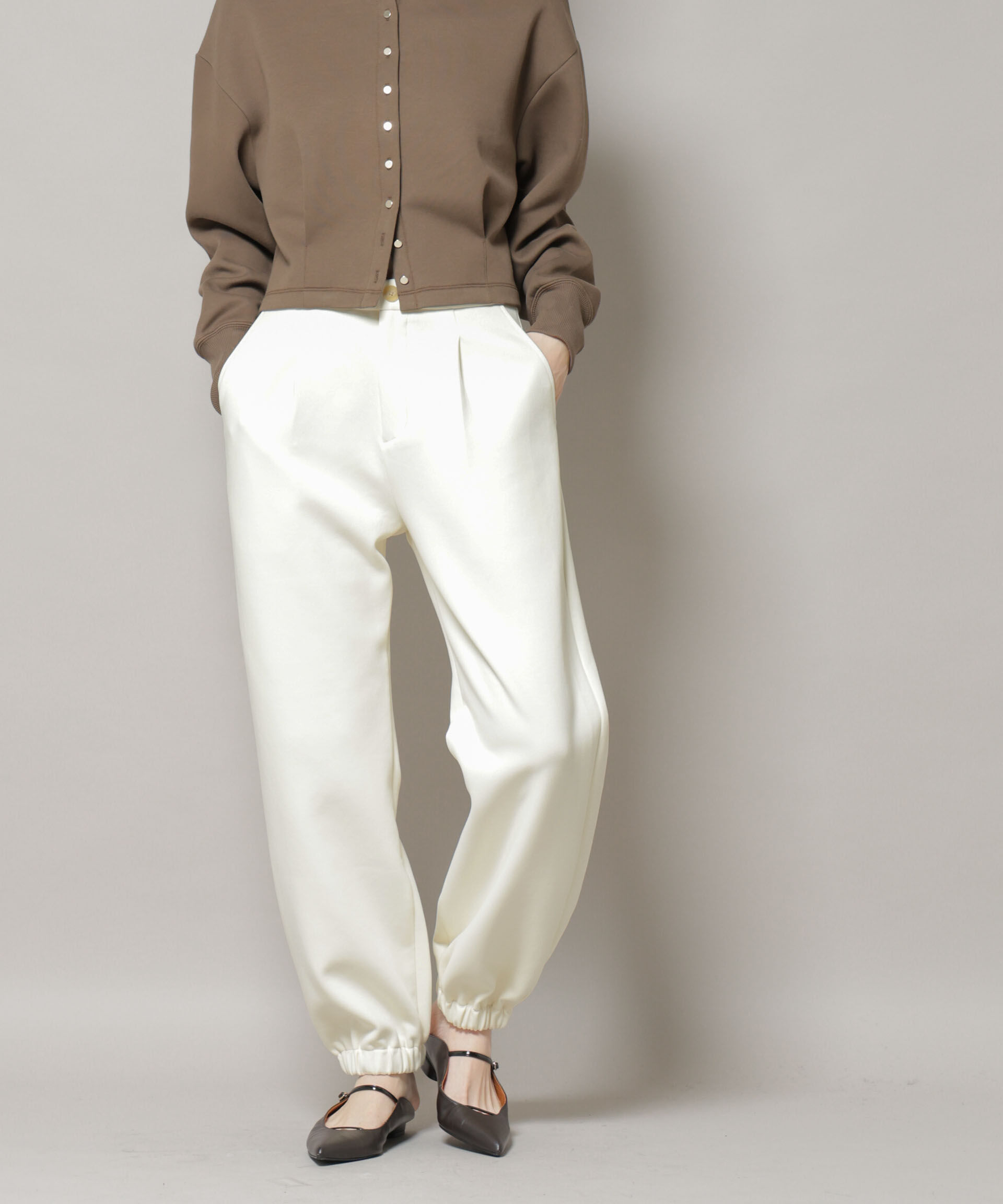 nano･universe「ダンボールジョガーパンツ」|チノ|オフホワイト1