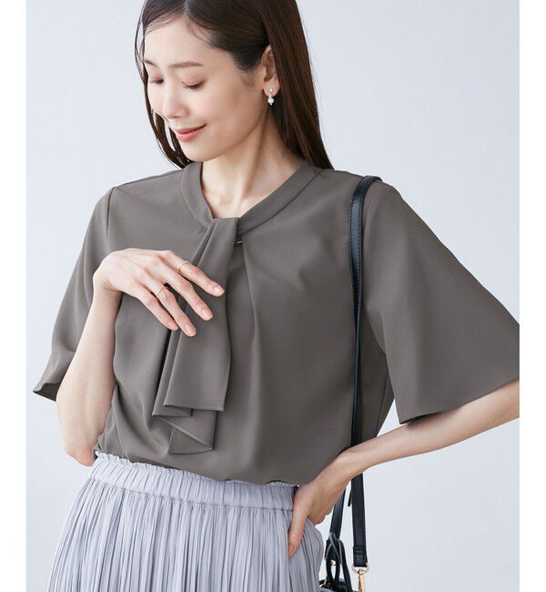 Rope&rsquo;Picnic「メタルパーツフロントフリルタイブラウス/通勤対応」|シャツ・ブラウス|チャコール(06)