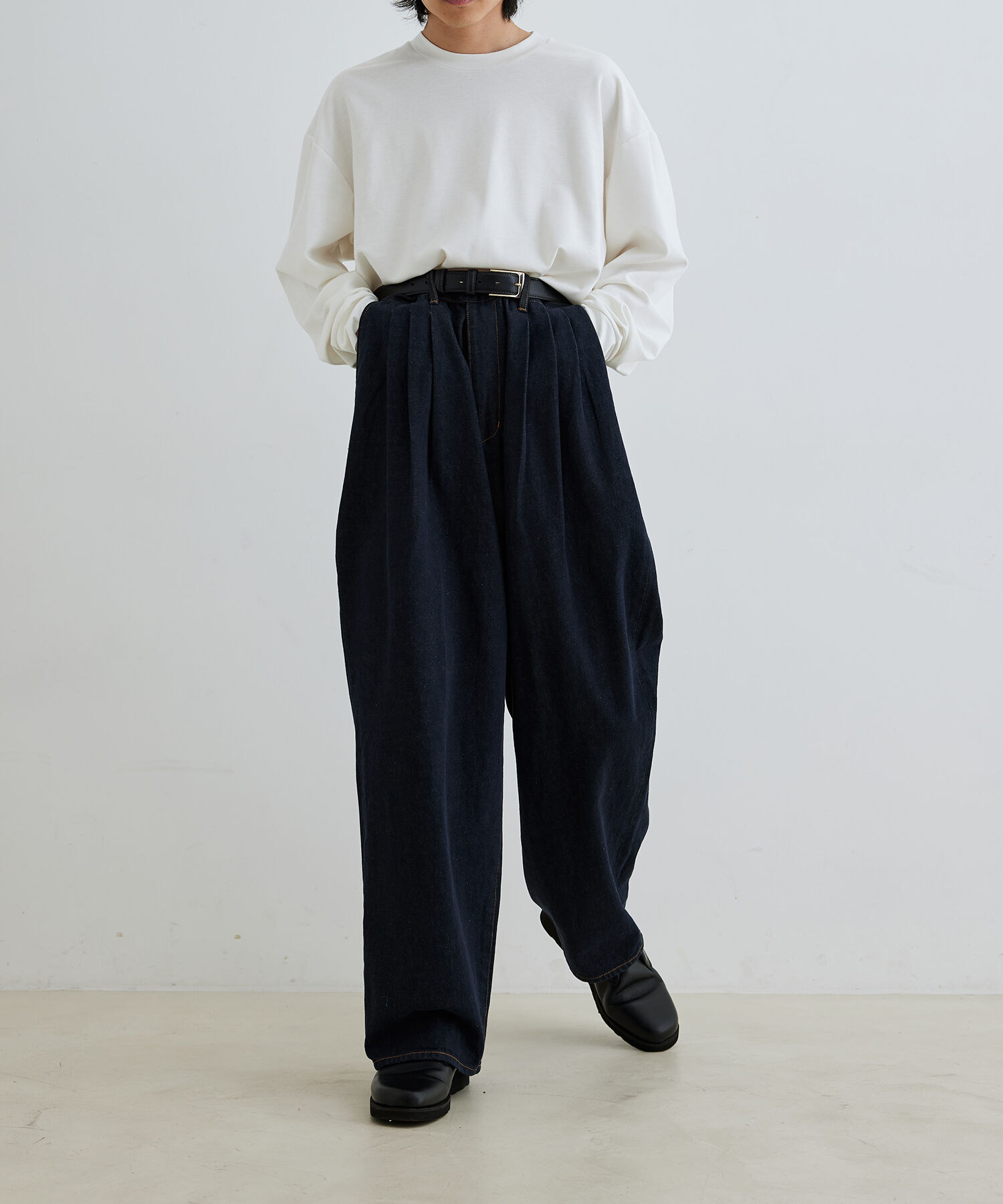 ADAM ET ROPE'「【コットンUSA】デニム 3タック ワイド スラックス/サステナブル/セットアップ対応」|デニム|