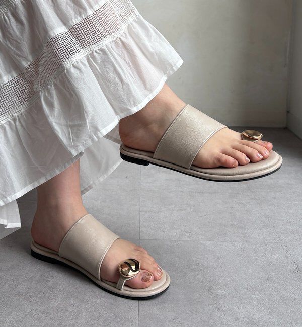  「GOLDモチーフトングサンダル」|その他|オフホワイト