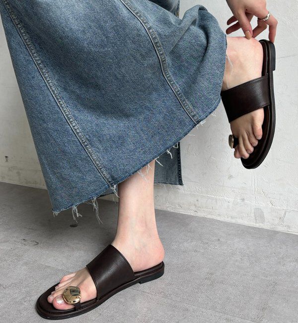  「GOLDモチーフトングサンダル」|その他|ブラウン