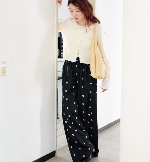  「【新色追加/2サイズ展開/低身長サイズ】フラワーステッチワイドパンツ」|チノ|