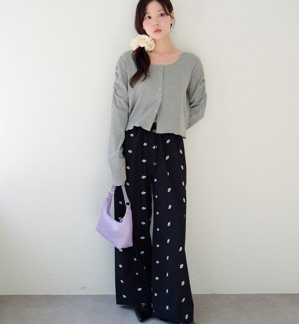  「【新色追加/2サイズ展開/低身長サイズ】フラワーステッチワイドパンツ」|チノ|