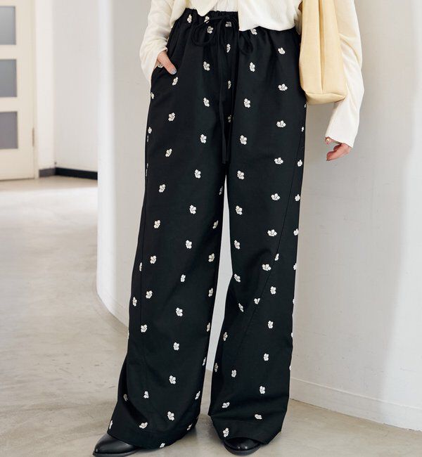  「【新色追加/2サイズ展開/低身長サイズ】フラワーステッチワイドパンツ」|チノ|