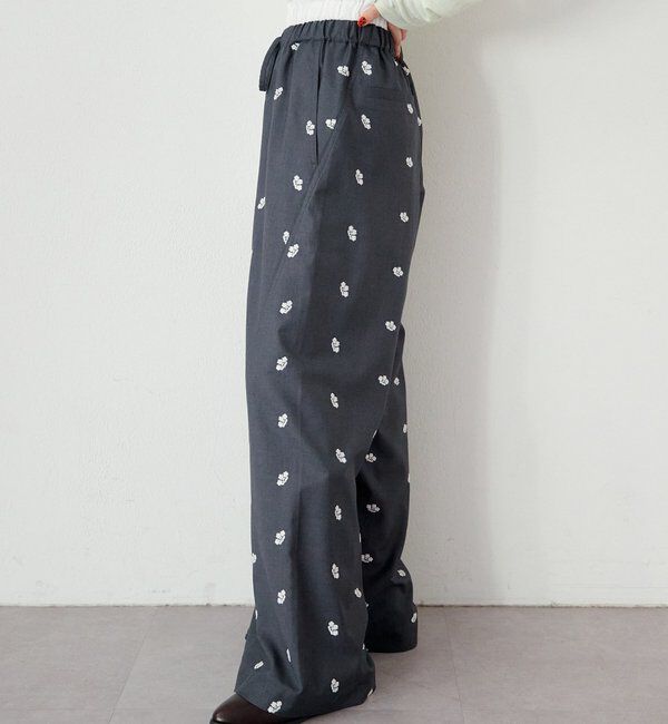  「【新色追加/2サイズ展開/低身長サイズ】フラワーステッチワイドパンツ」|チノ|