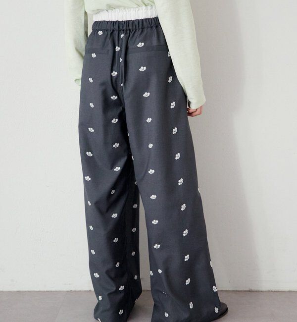  「【新色追加/2サイズ展開/低身長サイズ】フラワーステッチワイドパンツ」|チノ|