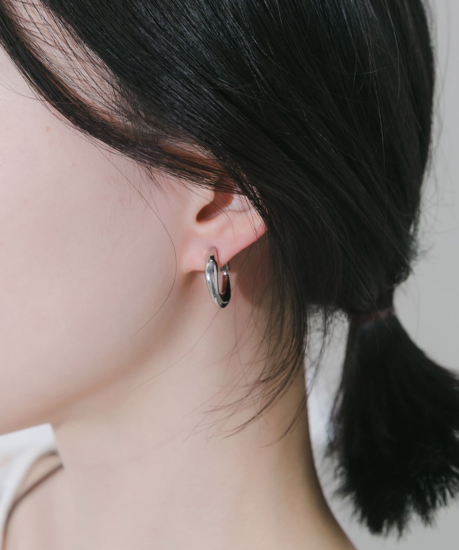 SMELLY「メタルカーブフープイヤリング」|イヤリング|