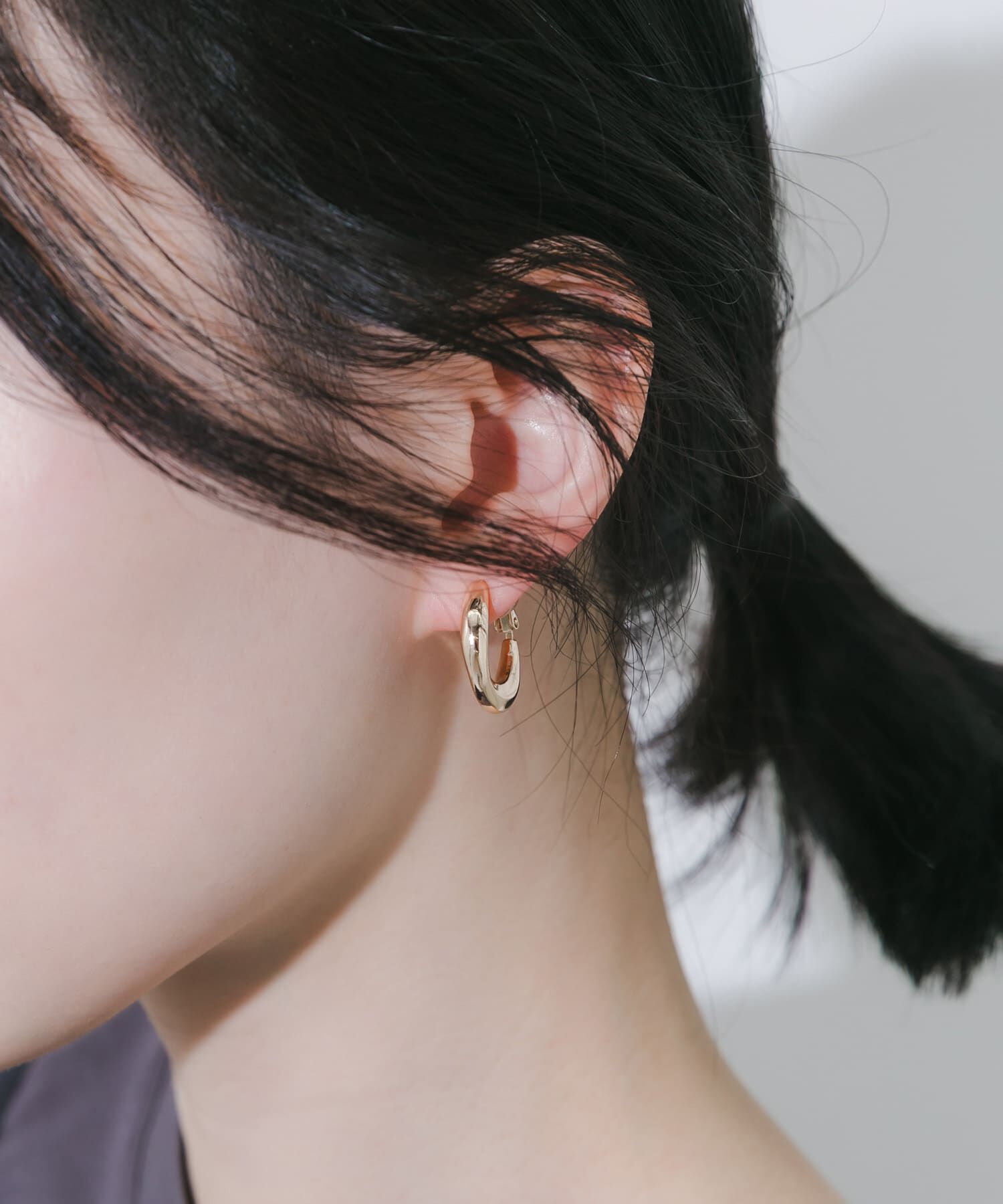 SMELLY「メタルカーブフープイヤリング」|イヤリング|ゴールド