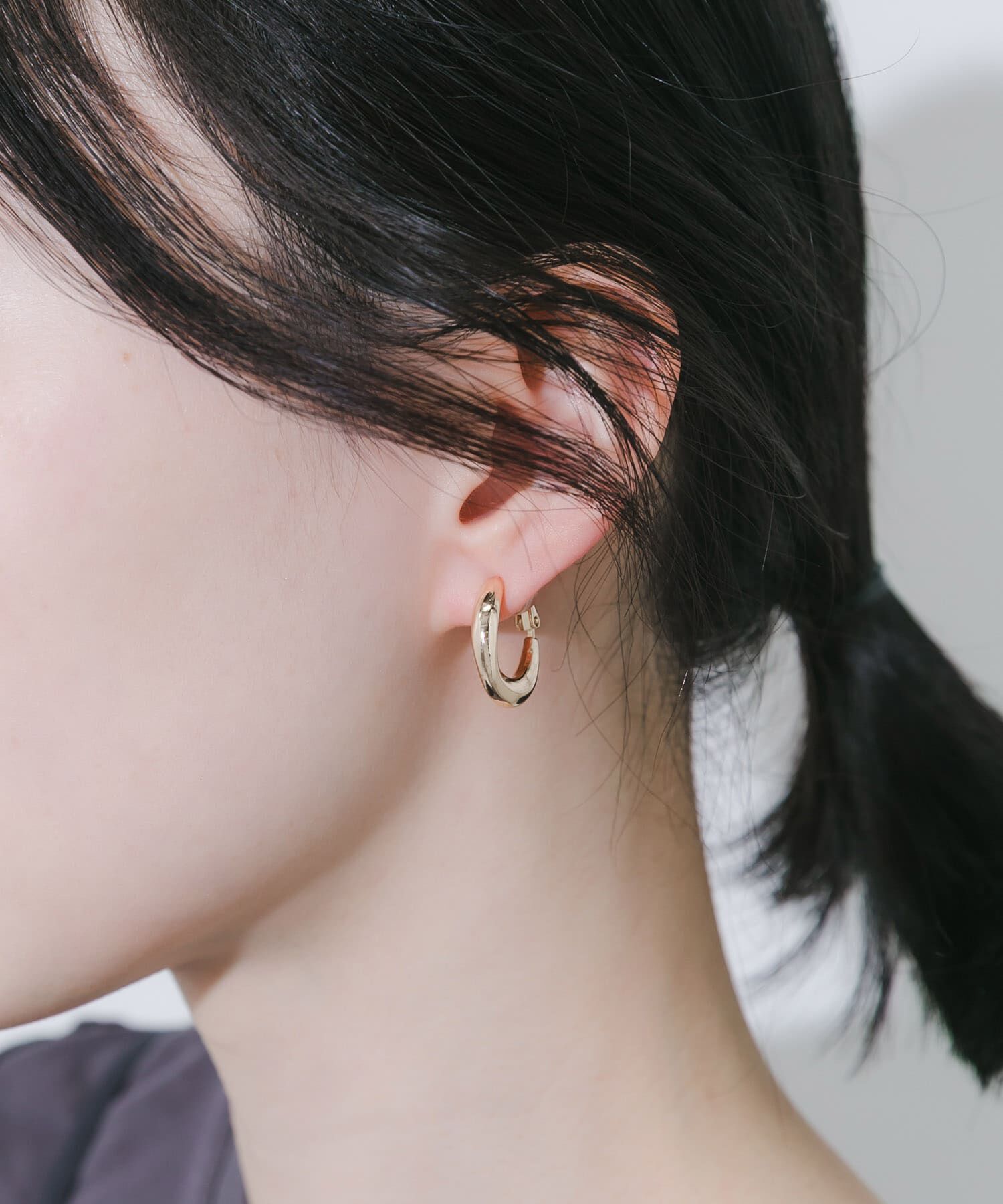 SMELLY「メタルカーブフープイヤリング」|イヤリング|