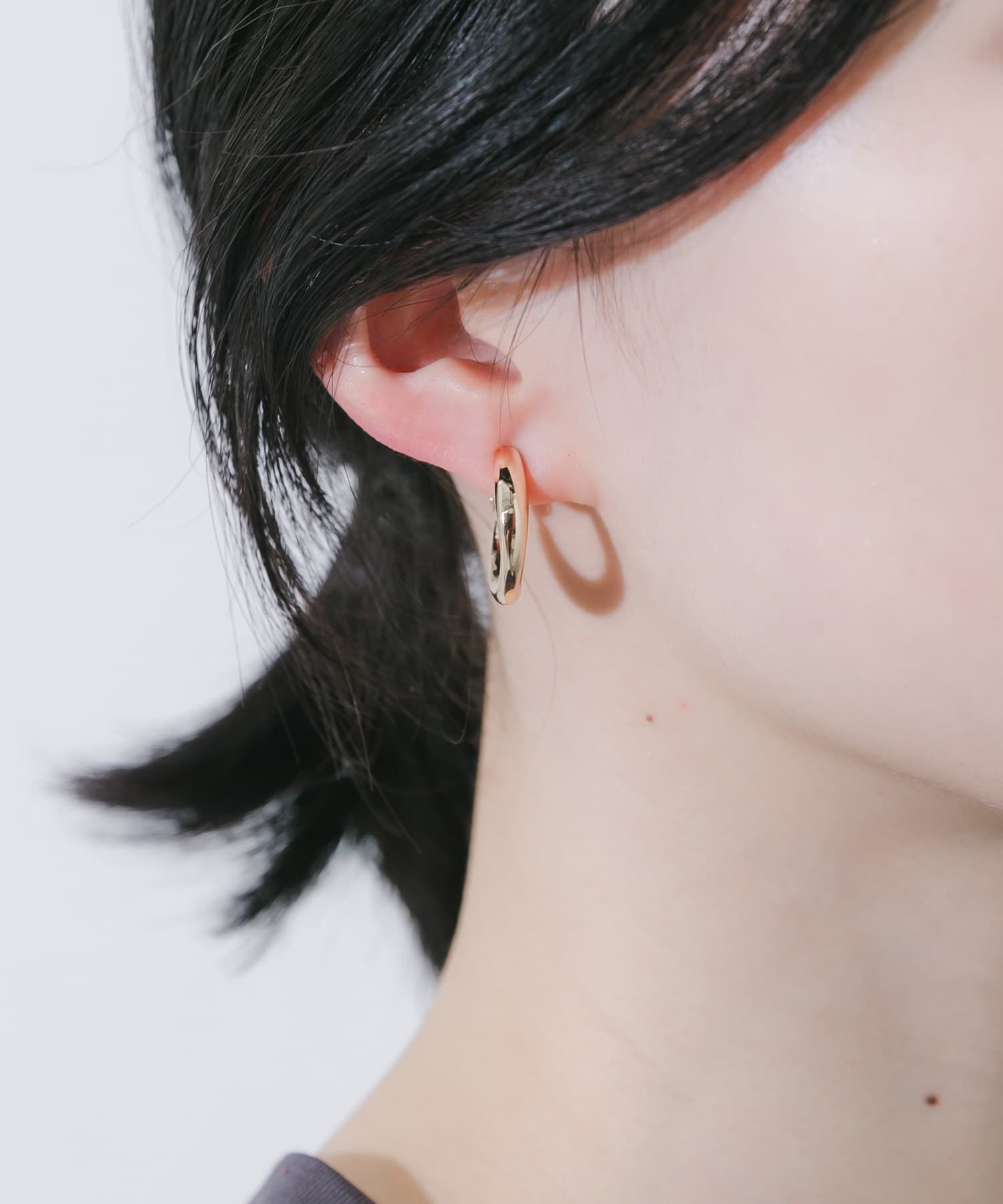 SMELLY「メタルカーブフープイヤリング」|イヤリング|