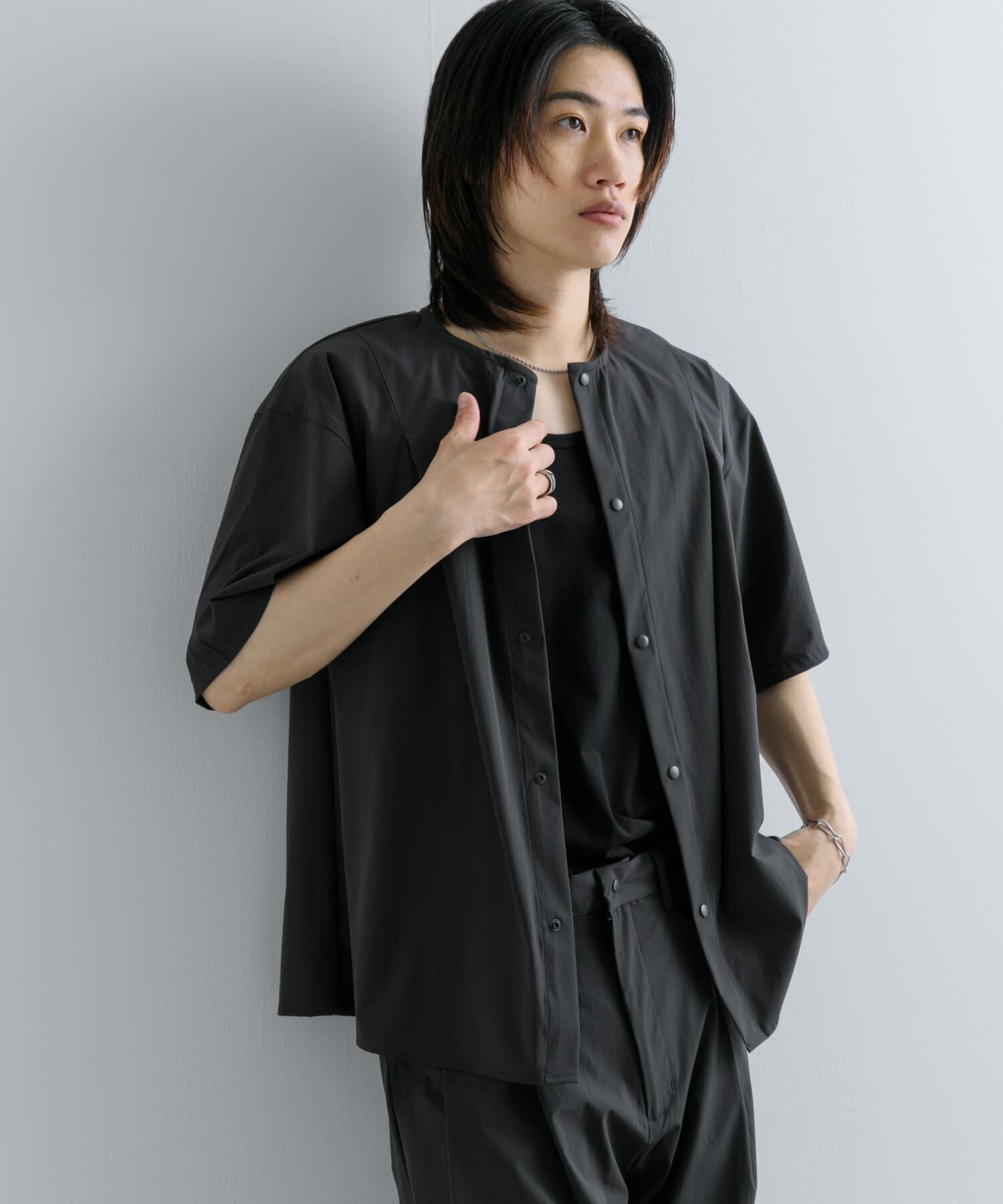 SENSE OF PLACE by URBAN RESEARCH「Uiscel　4WAYストレッチタックノーカラーシャツ5分袖」|シャツ・ブラウス|