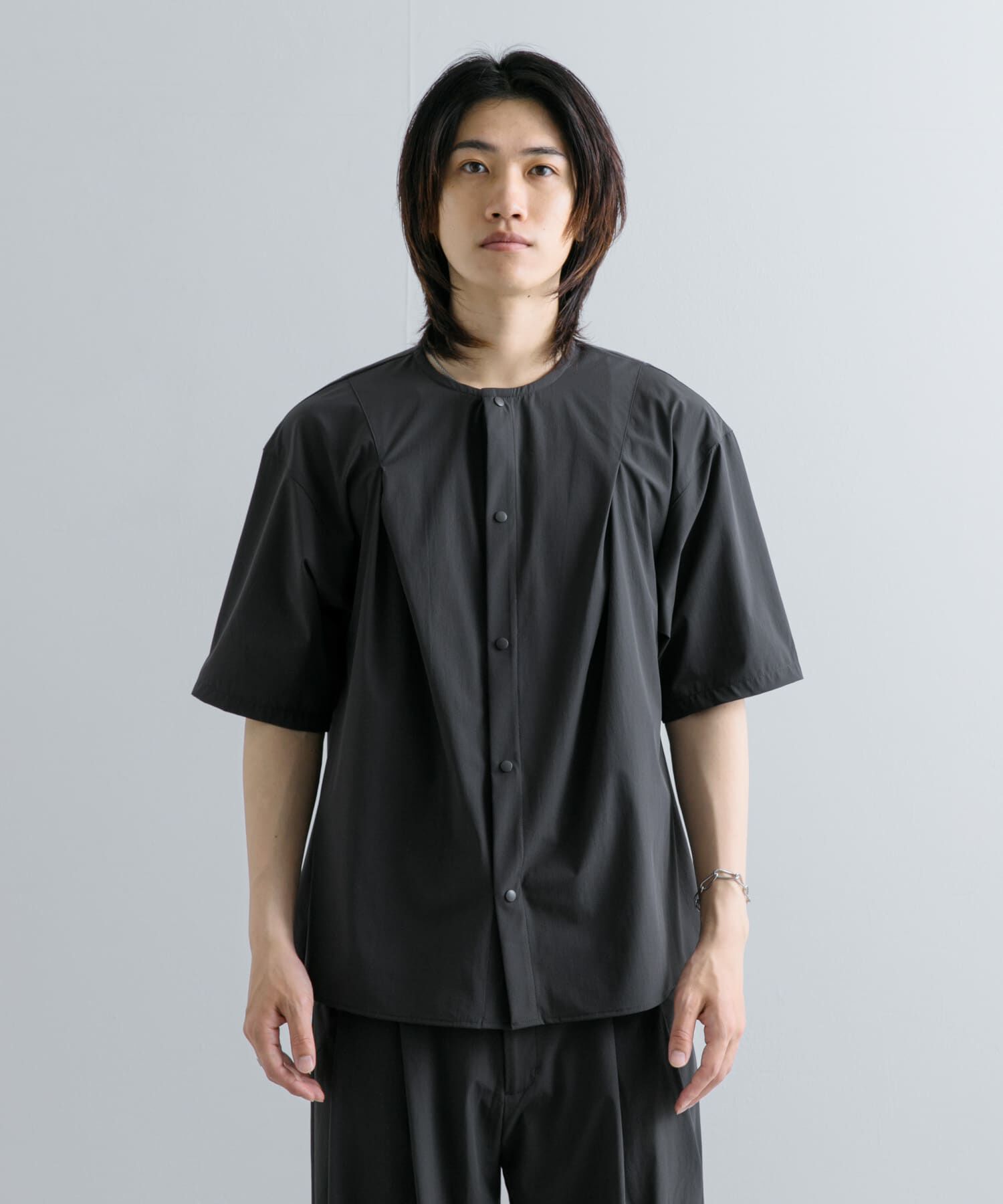 SENSE OF PLACE by URBAN RESEARCH「Uiscel　4WAYストレッチタックノーカラーシャツ5分袖」|シャツ・ブラウス|