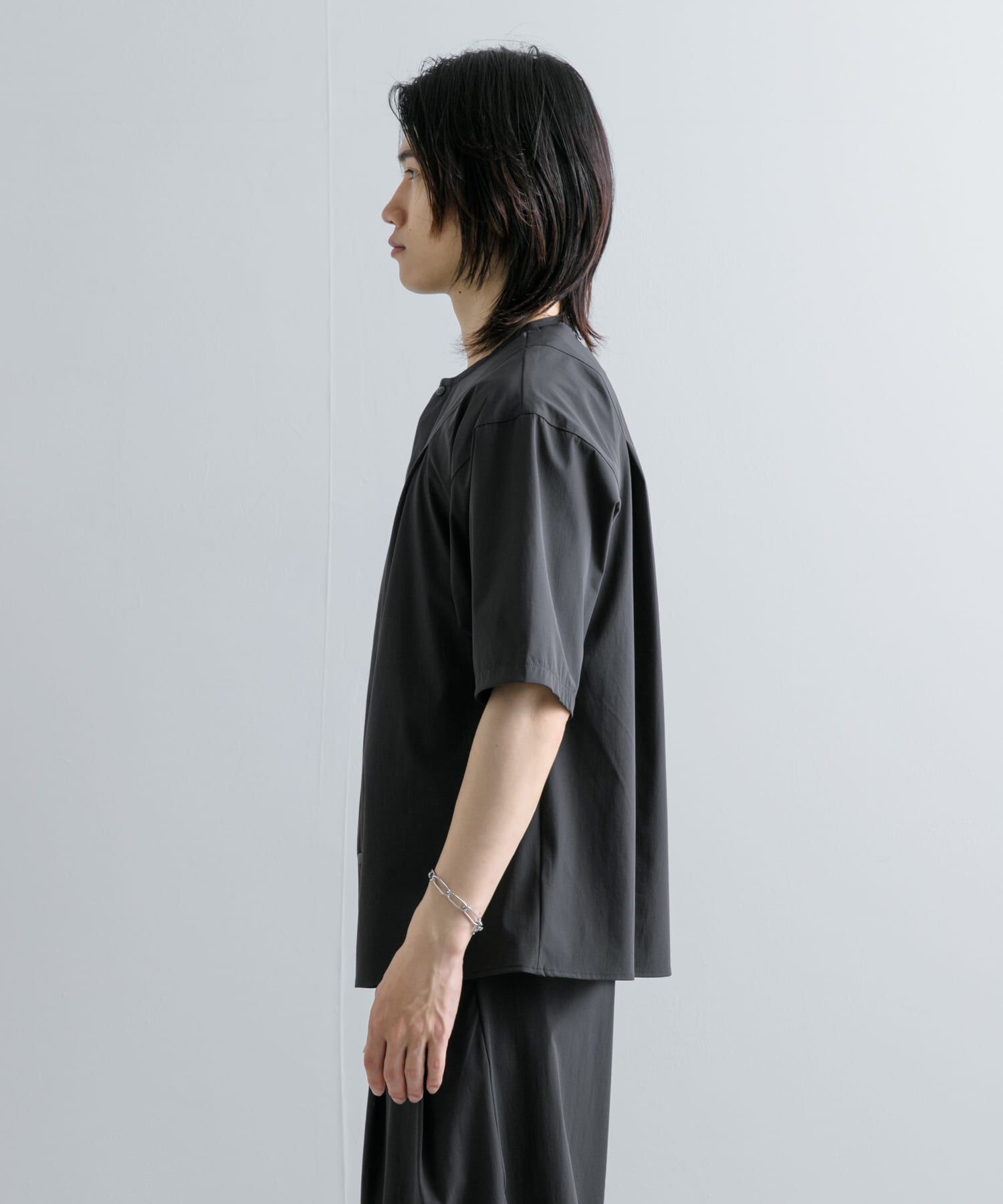 SENSE OF PLACE by URBAN RESEARCH「Uiscel　4WAYストレッチタックノーカラーシャツ5分袖」|シャツ・ブラウス|