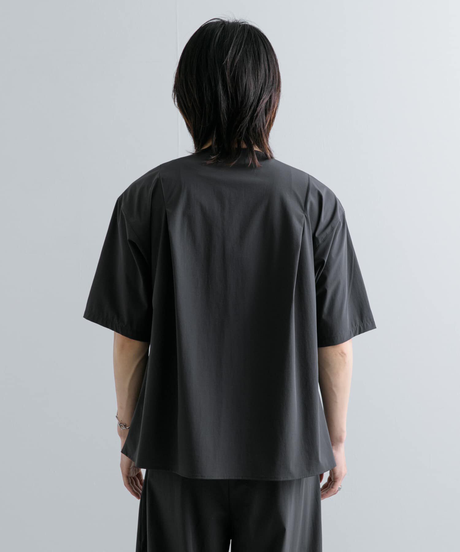 SENSE OF PLACE by URBAN RESEARCH「Uiscel　4WAYストレッチタックノーカラーシャツ5分袖」|シャツ・ブラウス|