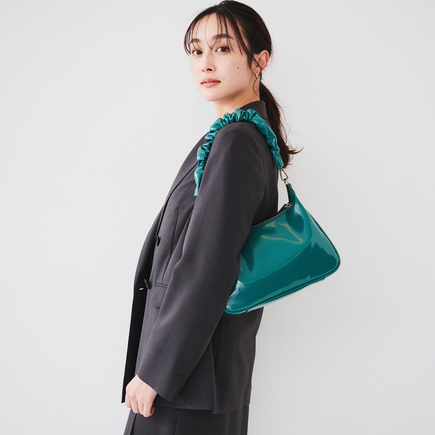 UNTITLED「エナメルシャーリングハンドバッグ」|ハンドバッグ|