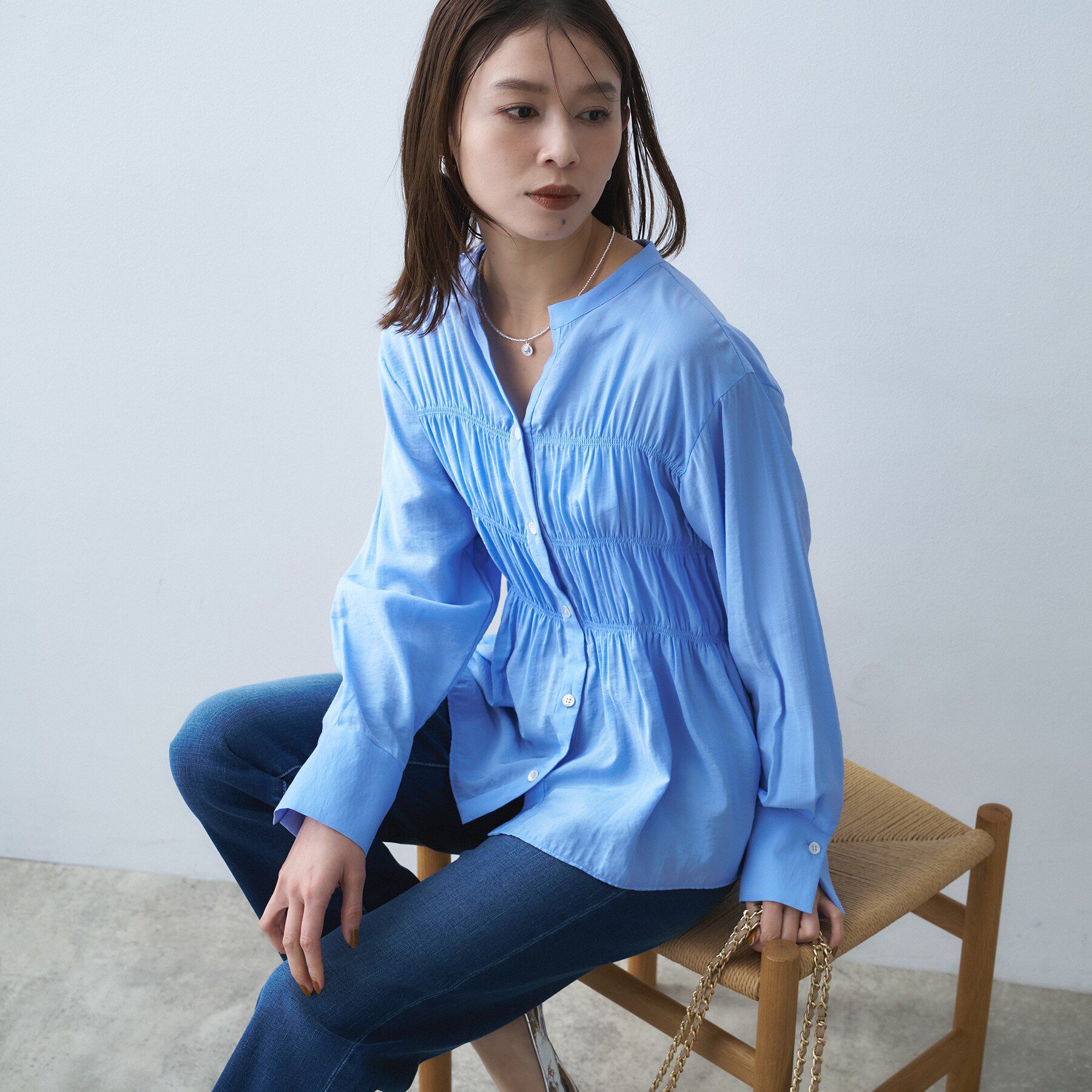 UNTITLED「【着映え/洗える】リラックスシャーリングブラウス」|シャツ・ブラウス|ブルー(091)