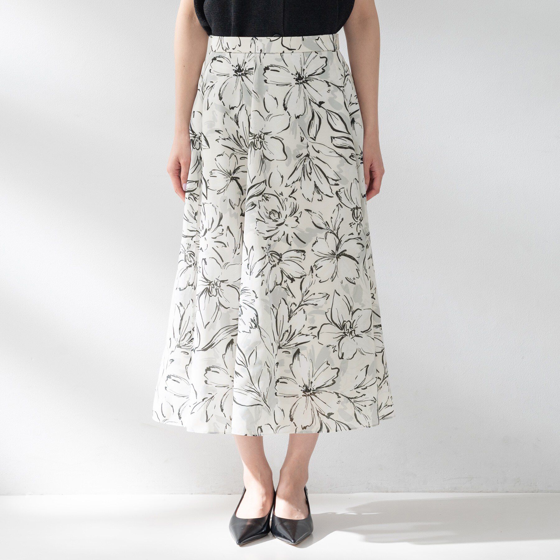 UNTITLED「【後ろウエストゴム/洗える】フラワープリントスカート」|スカート|