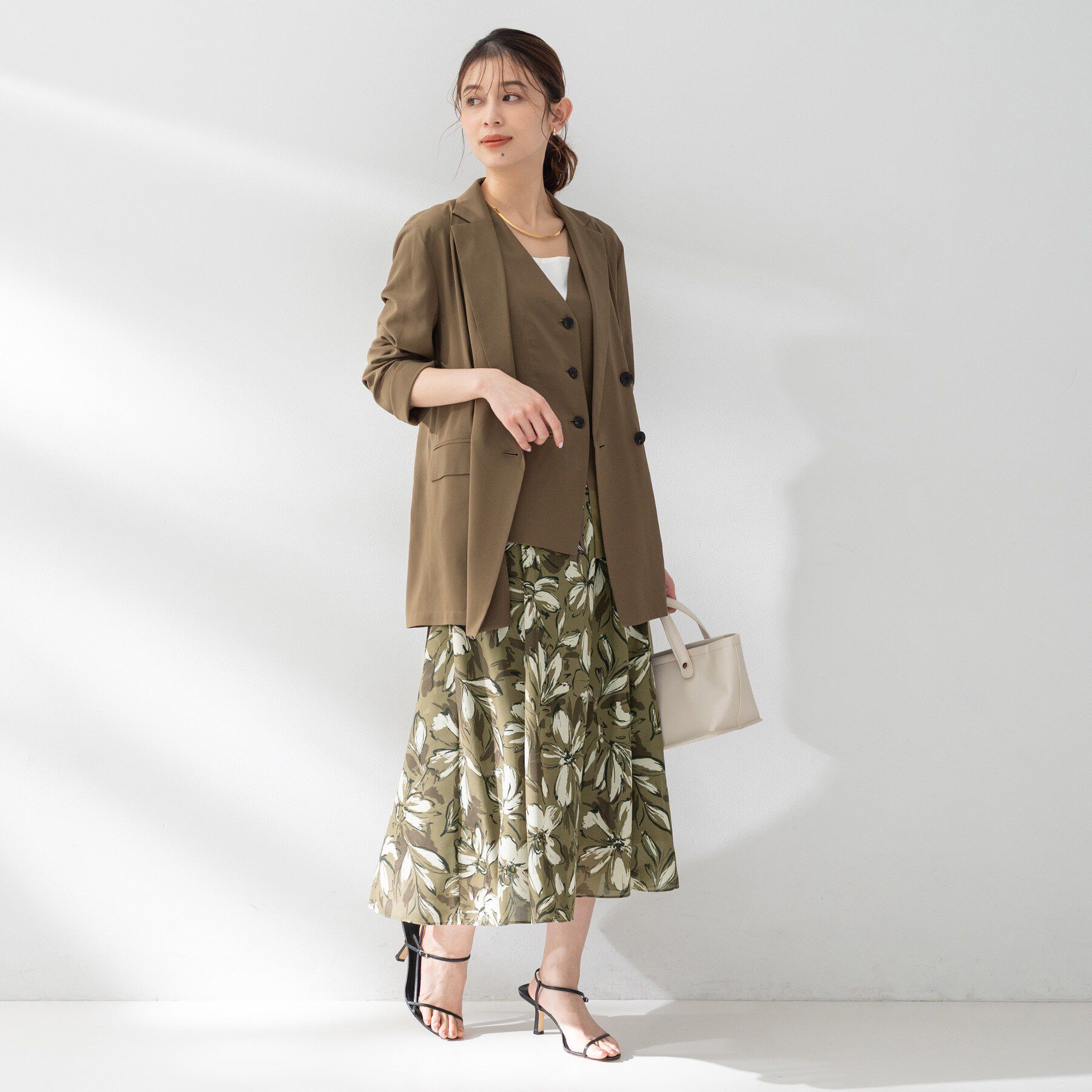 UNTITLED「【後ろウエストゴム/洗える】フラワープリントスカート」|スカート|