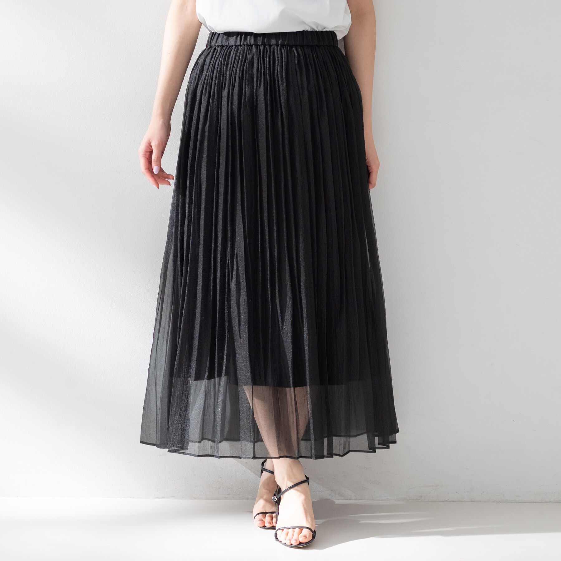 UNTITLED「【ウエストゴム/洗える/エレガント】エアリーシアープリーツスカート」|スカート|ブラック(019)