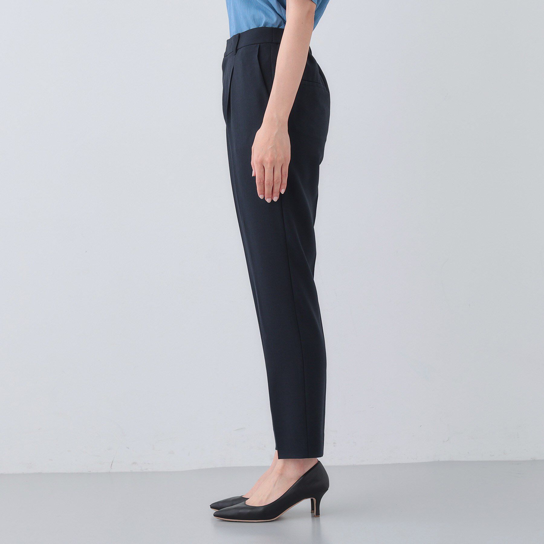 INDIVI「【定番スーツ／UVケア／洗える】ウール調タックテーパードパンツ」|スーツ|