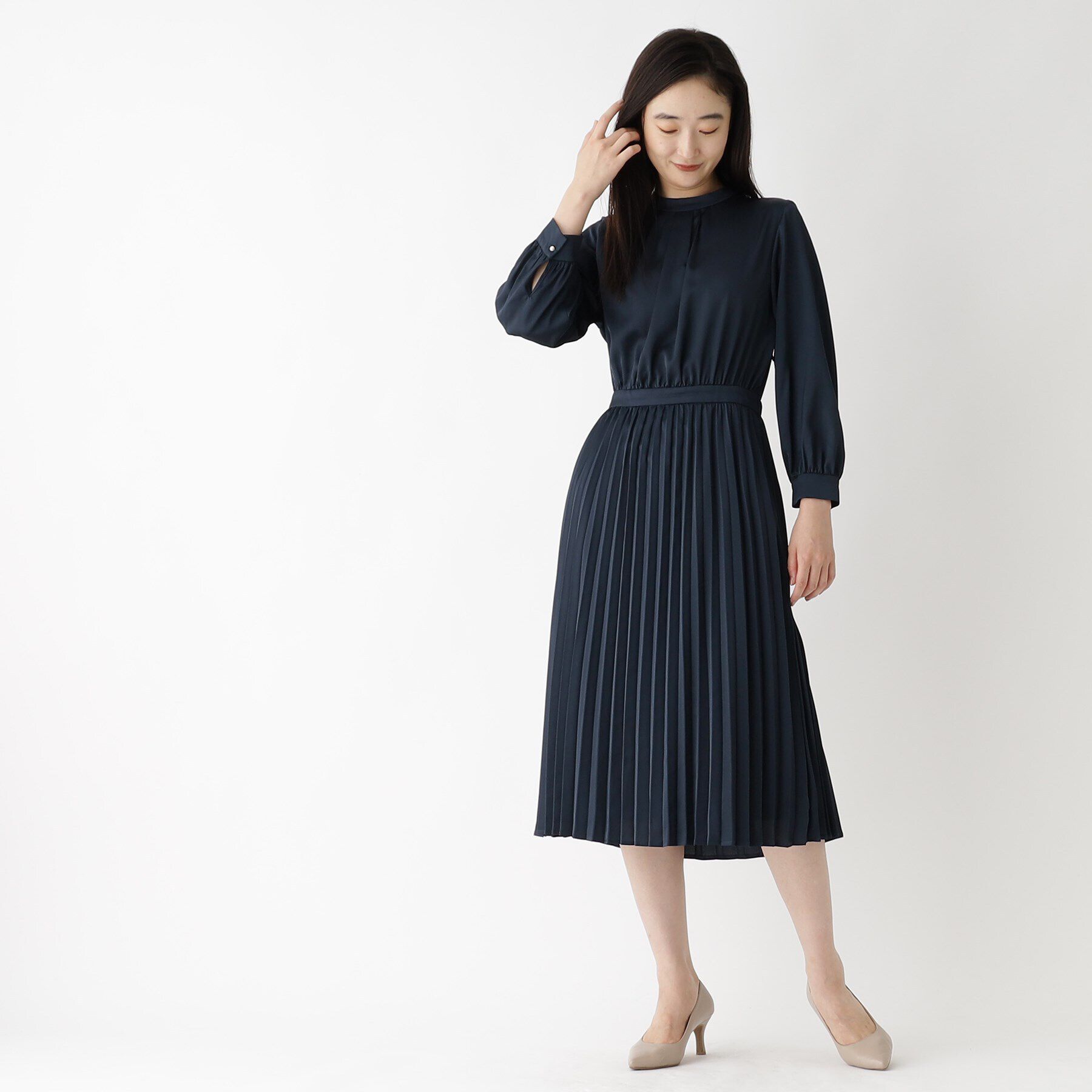 OPAQUE.CLIP「《通勤対応》 サテンプリーツワンピース【洗濯機洗い可】」|ワンピース|
