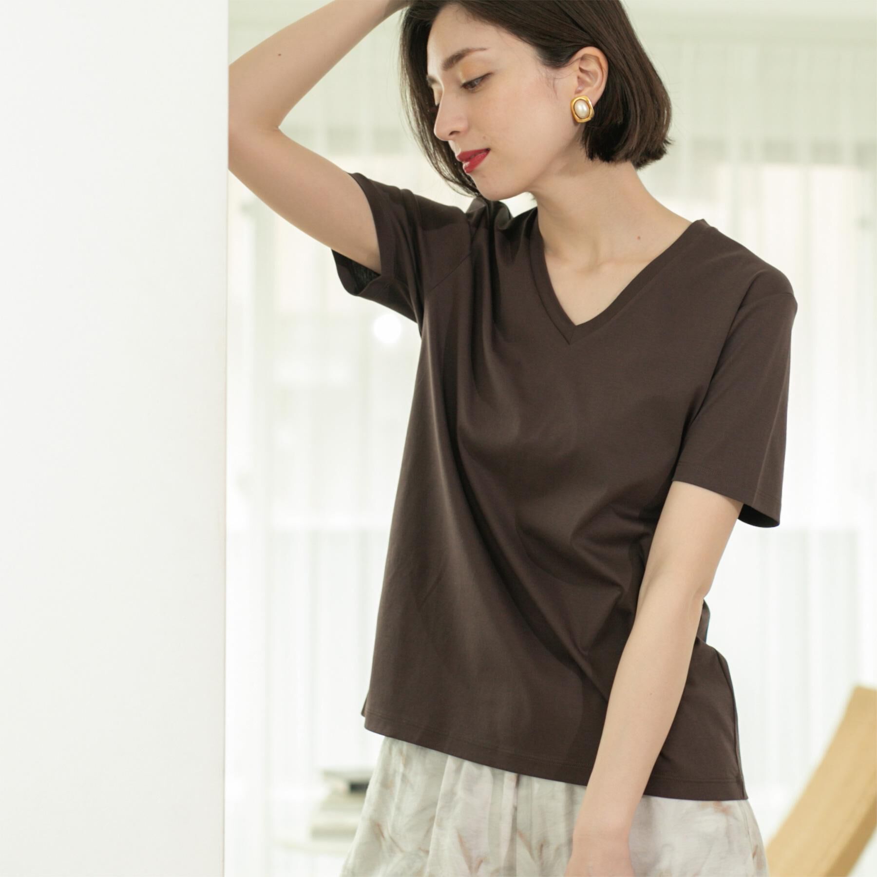 OPAQUE.CLIP「《5色展開/SS-LLサイズ》VネックベーシックTシャツ【接触冷感/洗濯機洗い可】」|Tシャツ・カットソー|ブラウン(044)