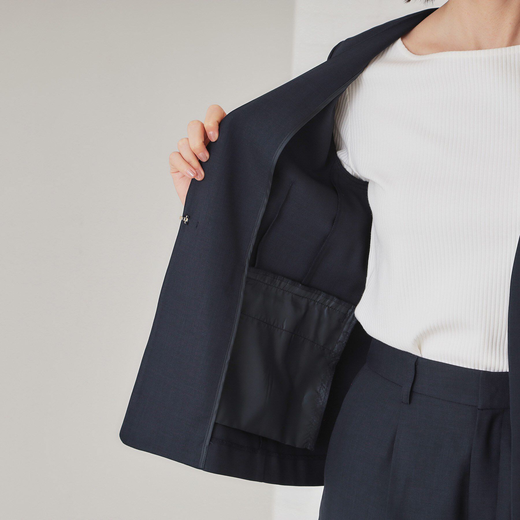 OPAQUE.CLIP「ストレッチリネンライクVネックジャケット/セットアップ対応【洗濯機洗い可/防シワ】」|ノーカラージャケット|