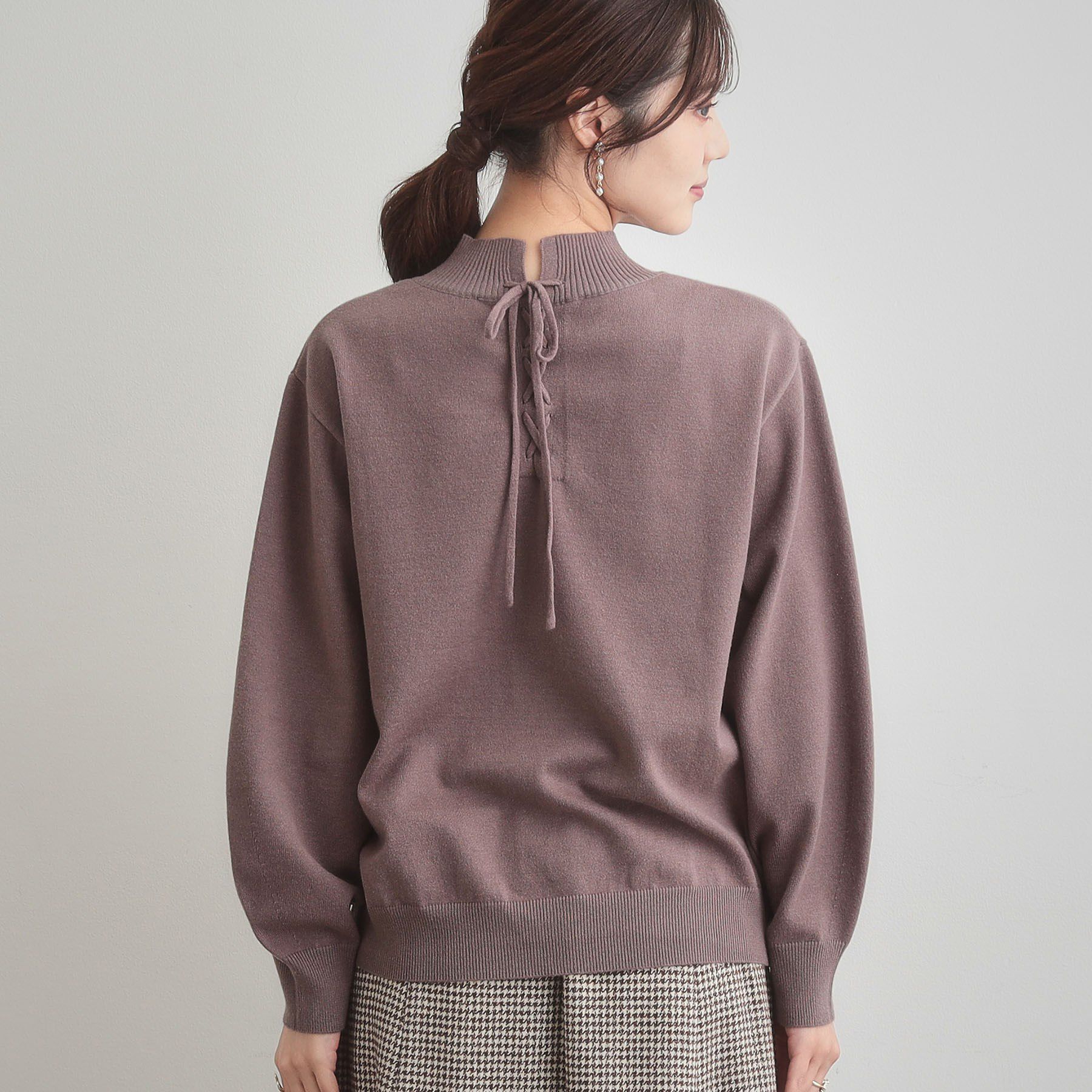 Couture broach「【後ろ姿も着映える・通勤】バックレースアップ微起毛ニット」|ニット・セーター|