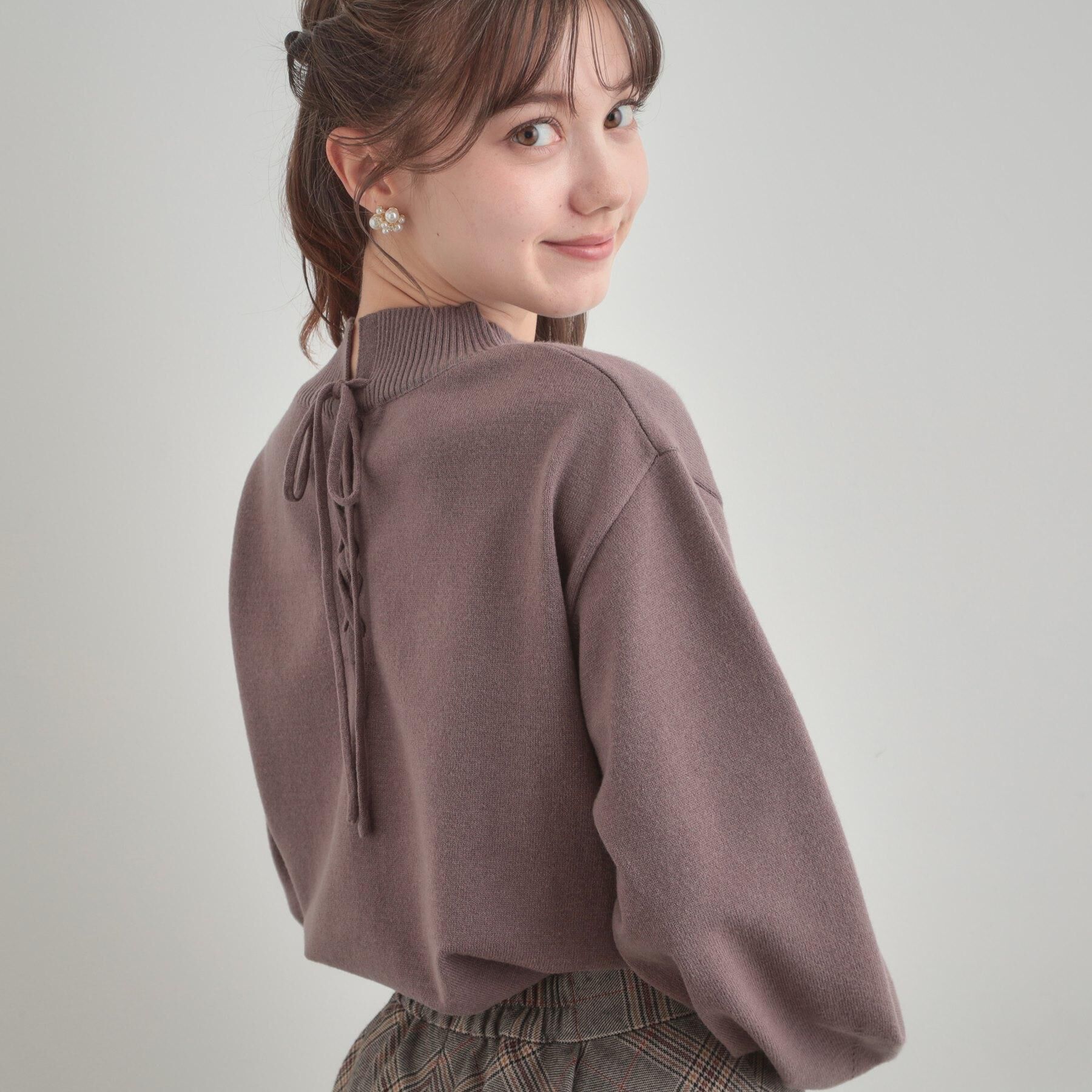 Couture broach「【後ろ姿も着映える・通勤】バックレースアップ微起毛ニット」|ニット・セーター|トープ(054)