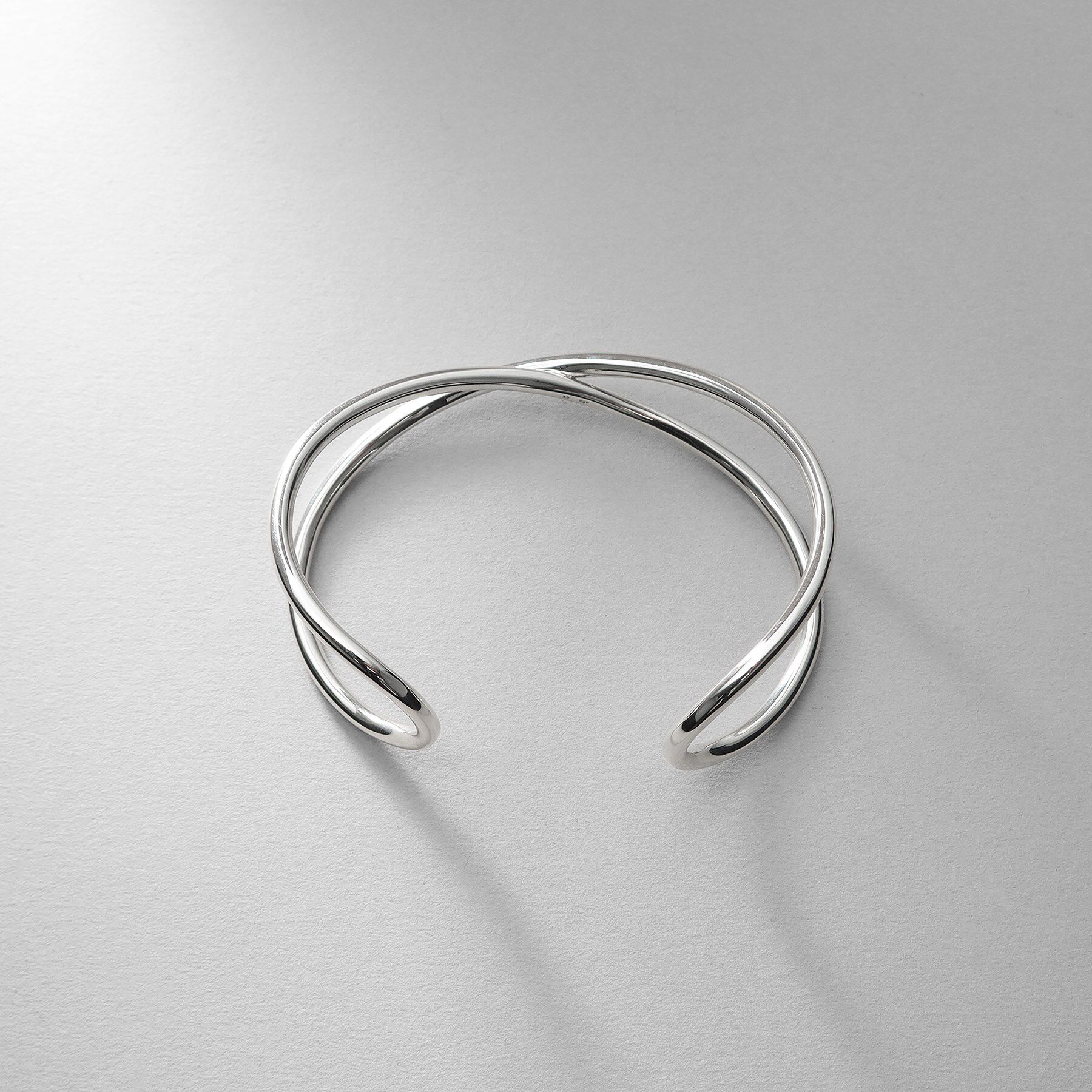 COCOSHNIK ONKITSCH「シルバー ワンストロークXバングル」|ブレスレット・バングル|