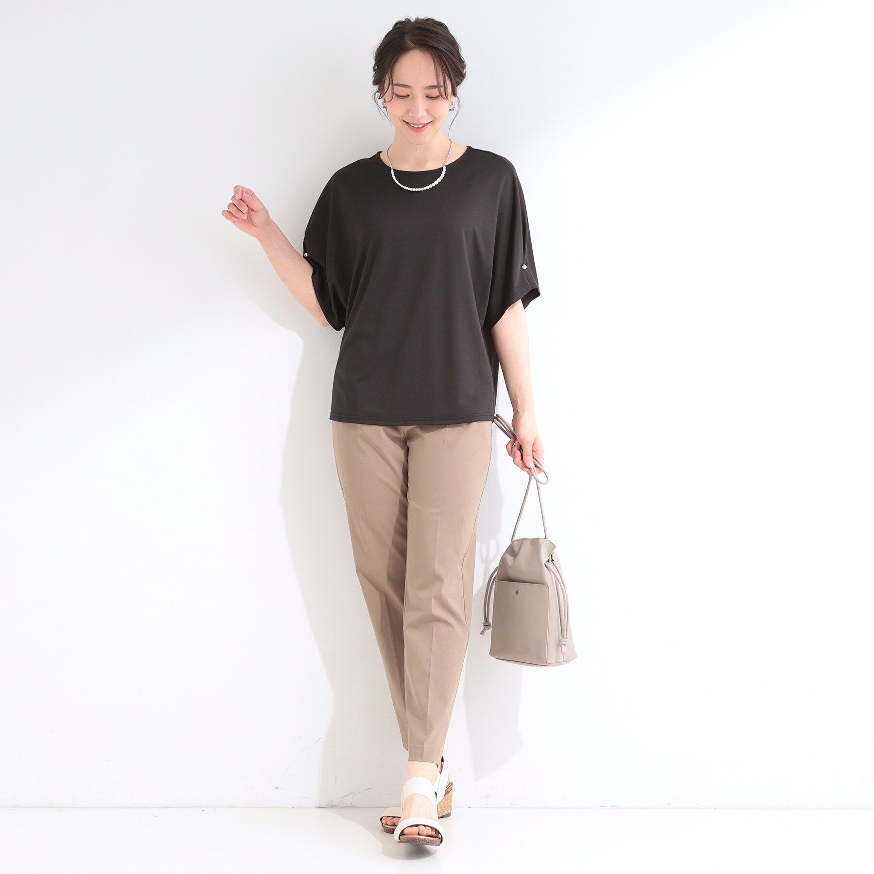 SHOO･LA･RUE「【洗濯機可/S-LL】フェイクパールがアクセント お袖タックドルマンブラウス」|Tシャツ・カットソー|