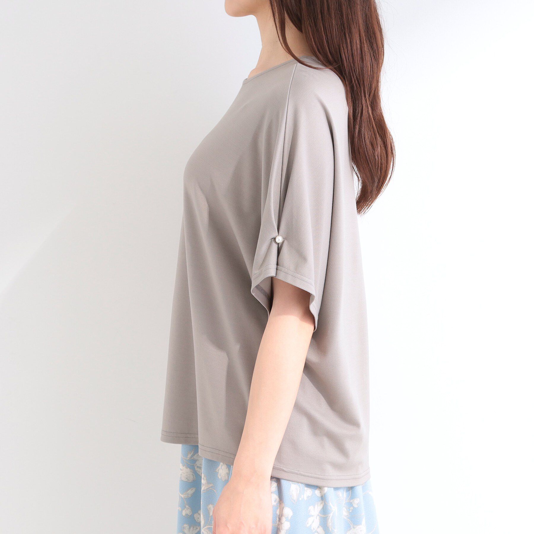 SHOO･LA･RUE「【洗濯機可/S-LL】フェイクパールがアクセント お袖タックドルマンブラウス」|Tシャツ・カットソー|