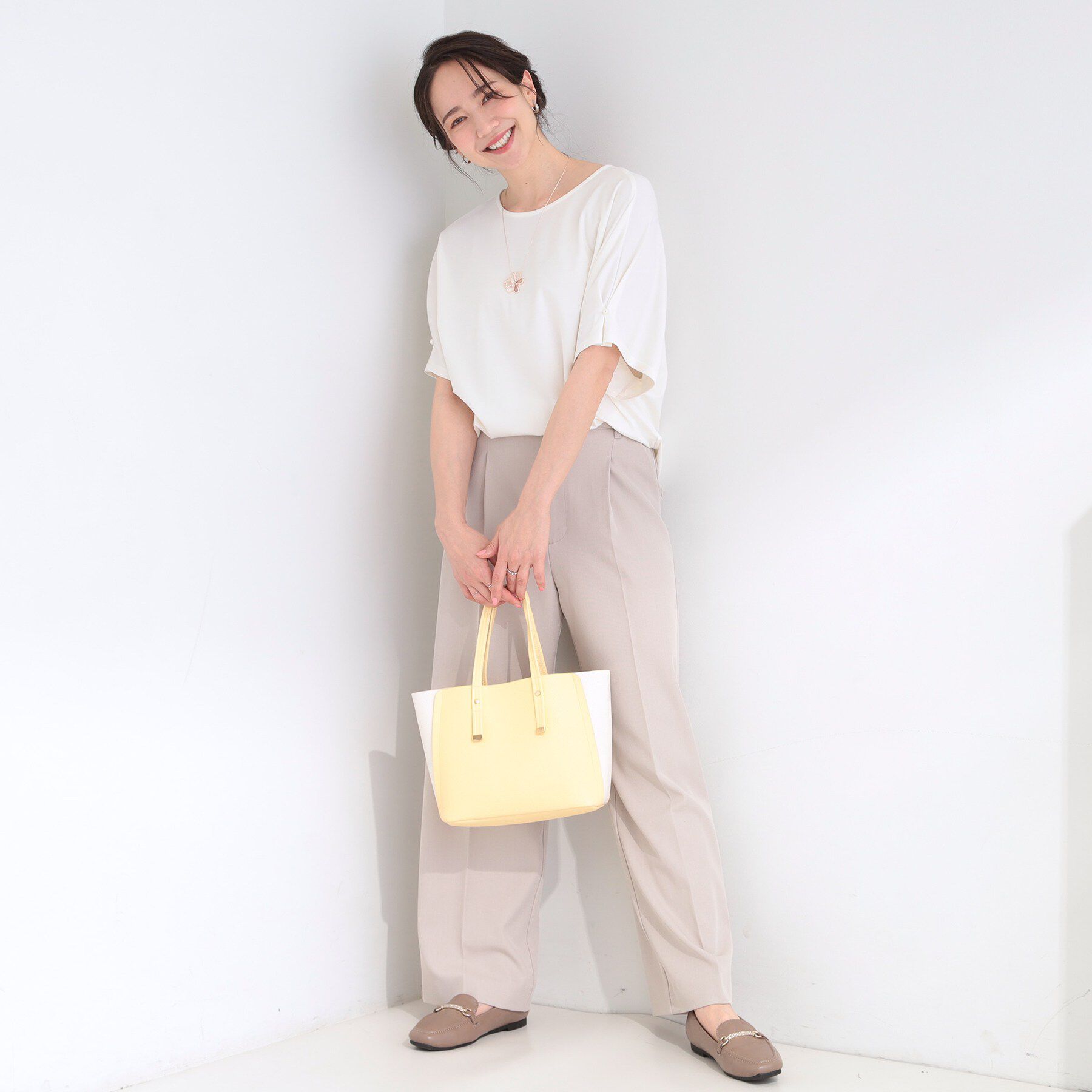 SHOO･LA･RUE「【洗濯機可/S-LL】フェイクパールがアクセント お袖タックドルマンブラウス」|Tシャツ・カットソー|