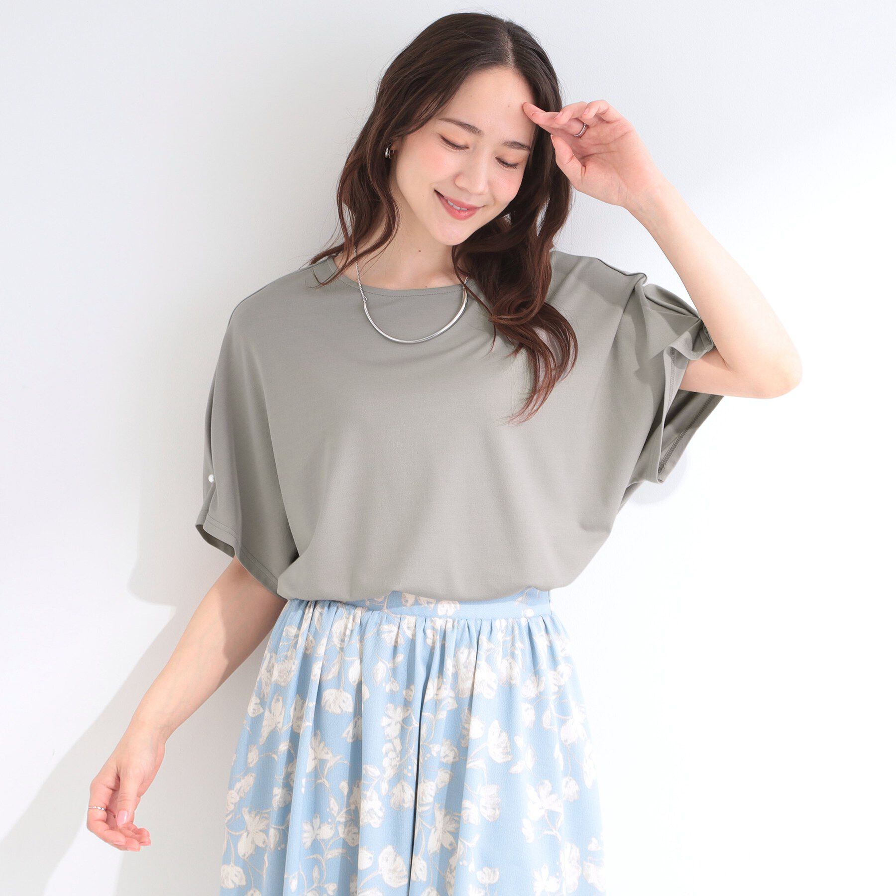 SHOO･LA･RUE「【洗濯機可/S-LL】フェイクパールがアクセント お袖タックドルマンブラウス」|Tシャツ・カットソー|