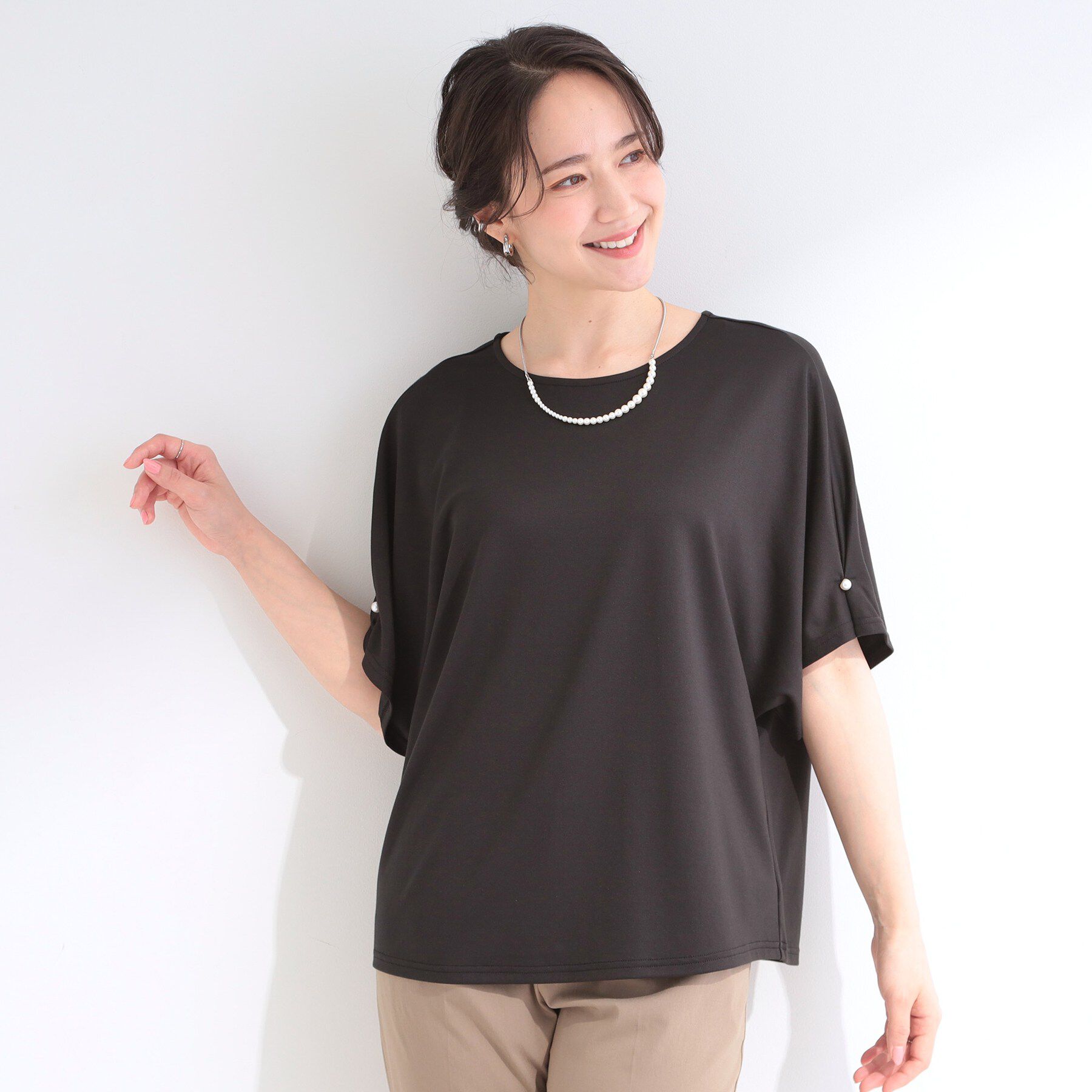 SHOO･LA･RUE「【洗濯機可/S-LL】フェイクパールがアクセント お袖タックドルマンブラウス」|Tシャツ・カットソー|