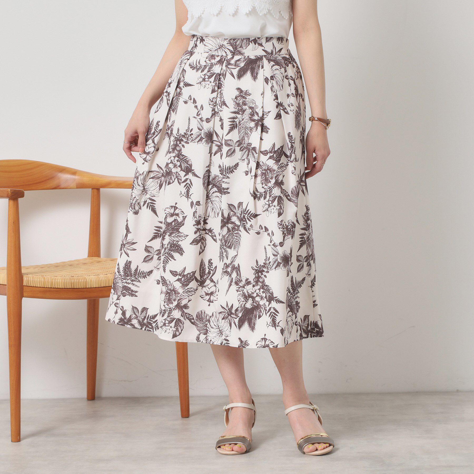 ITS&rsquo;DEMO「【清涼感／ウエスト後ろゴム／手洗い可】麻調花柄タックスカート」|スカート|