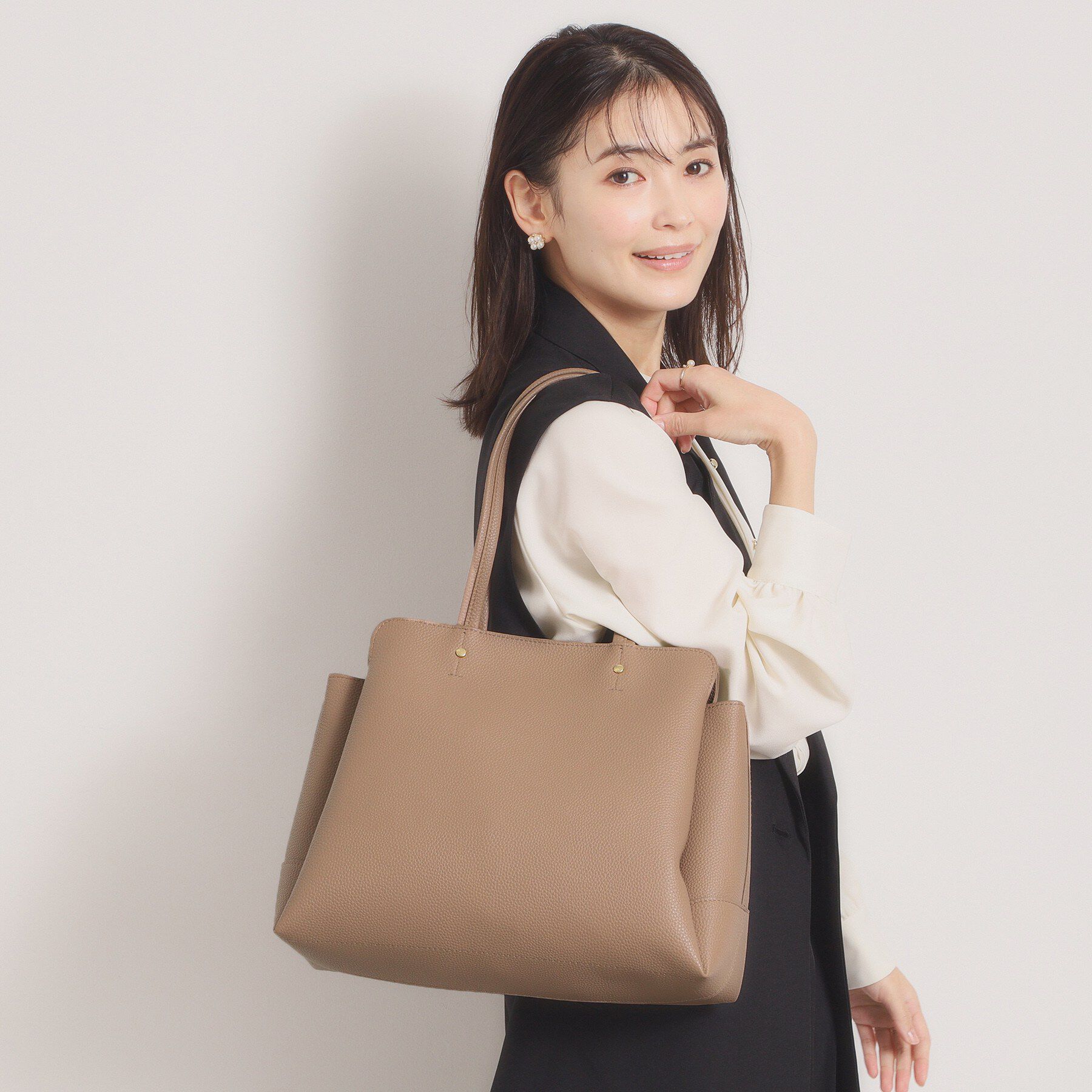 ITS&rsquo;DEMO「＜楽もち＞軽量PU三層A4トート」|トートバッグ|