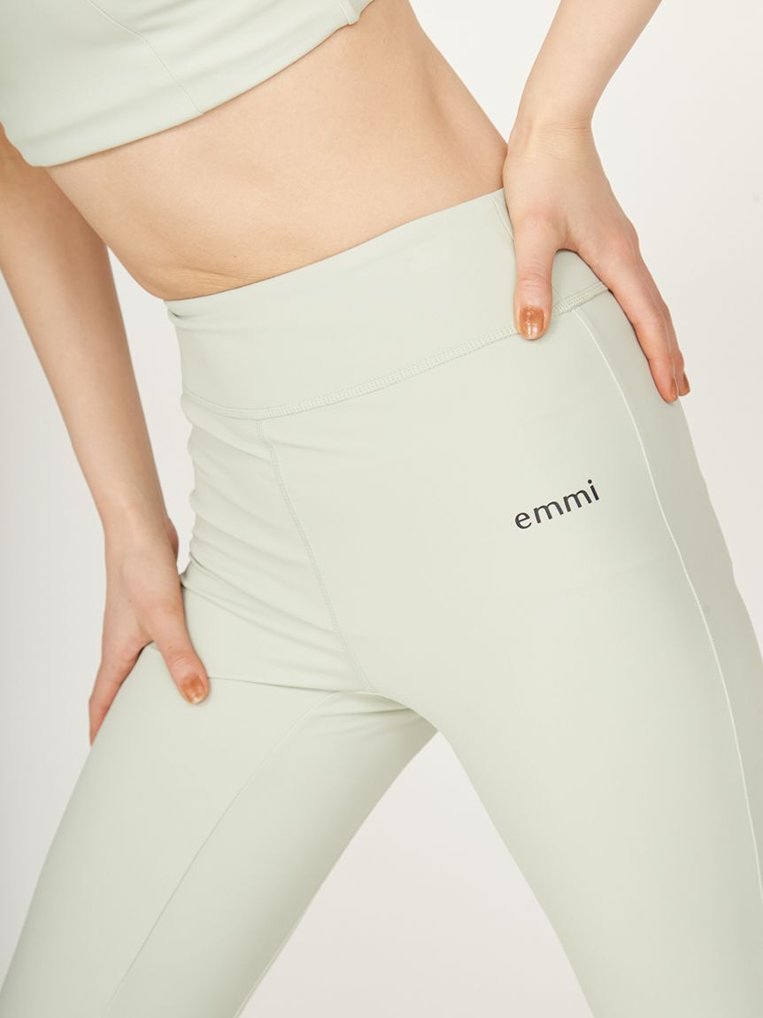 emmi yoga「サステナレッチカプリレギンス」|その他|