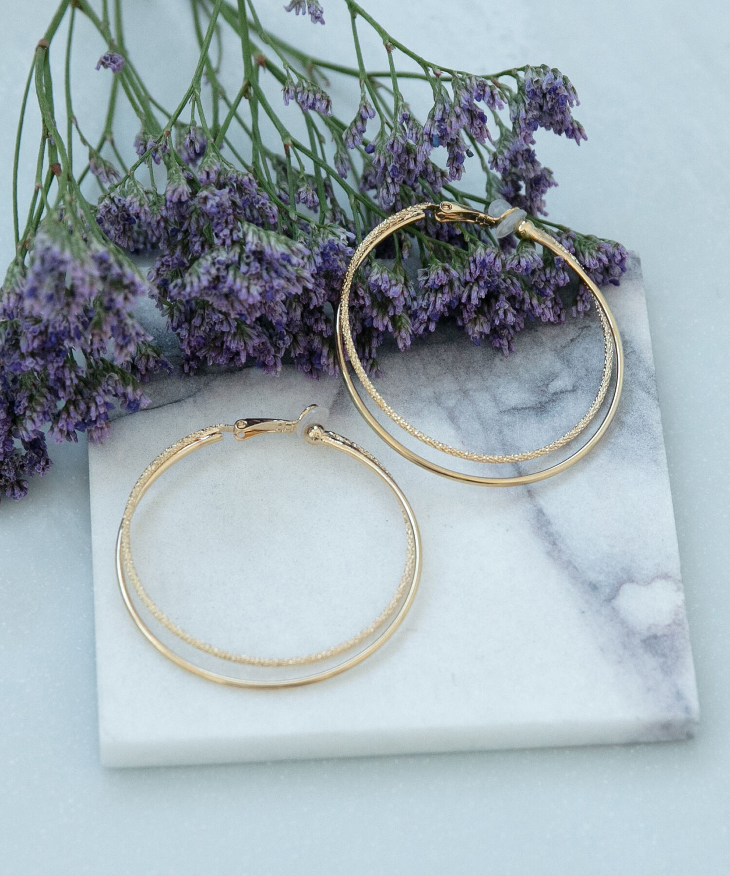 Phoebe「ダブルレイヤードフープイヤリング　ゴールド」|イヤリング|