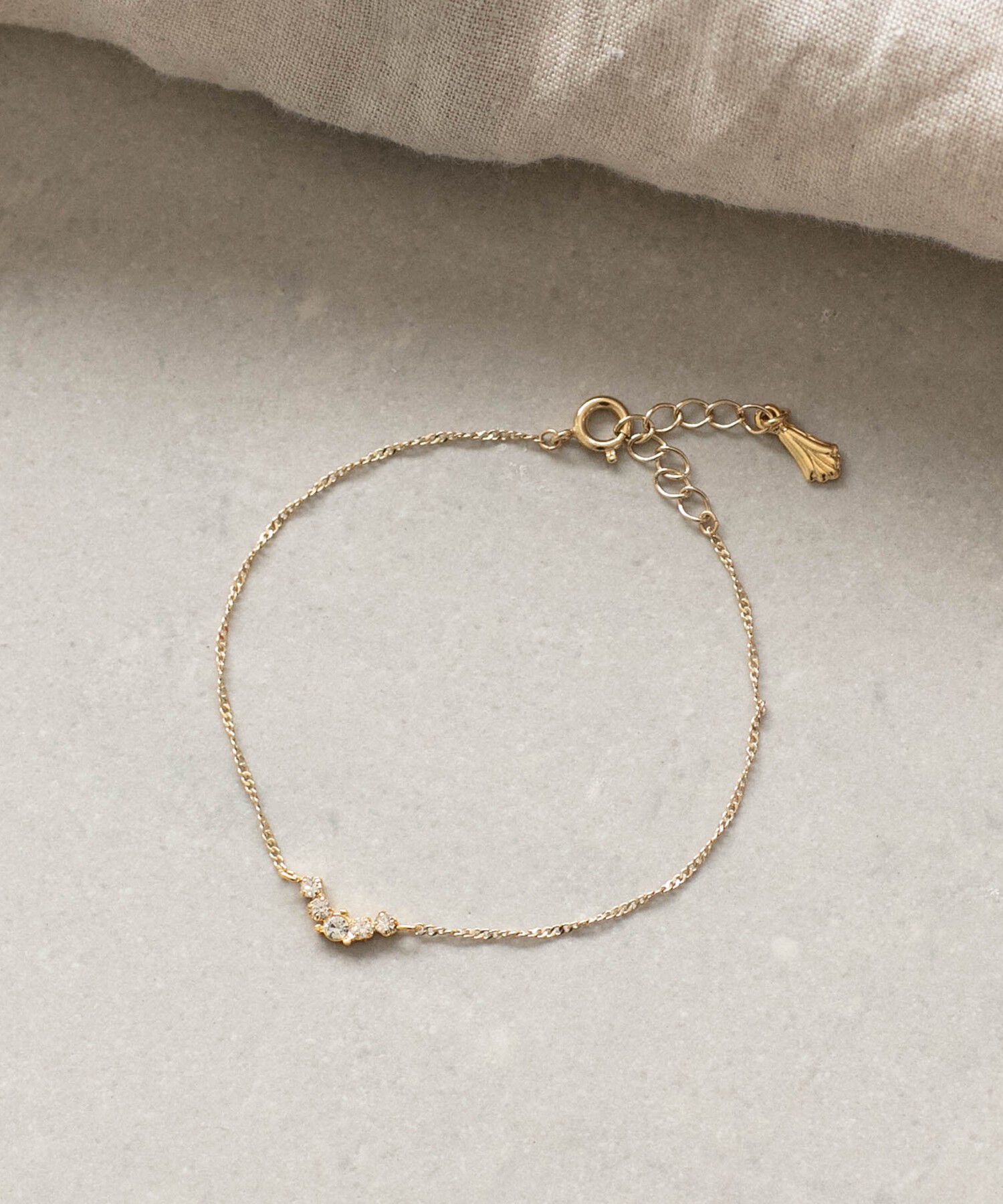 Phoebe「Vラインビジューブレスレット」|ブレスレット・バングル|