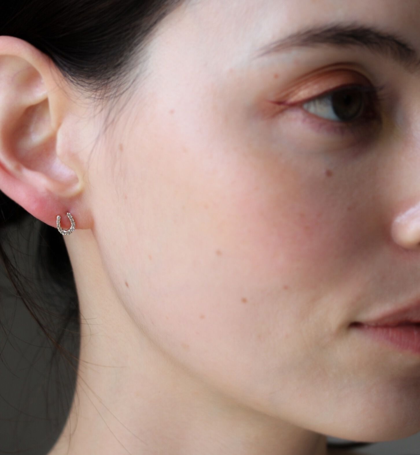  「ダイヤモンド ホースシュー パヴェ ピアス | K10YG」|ピアス|