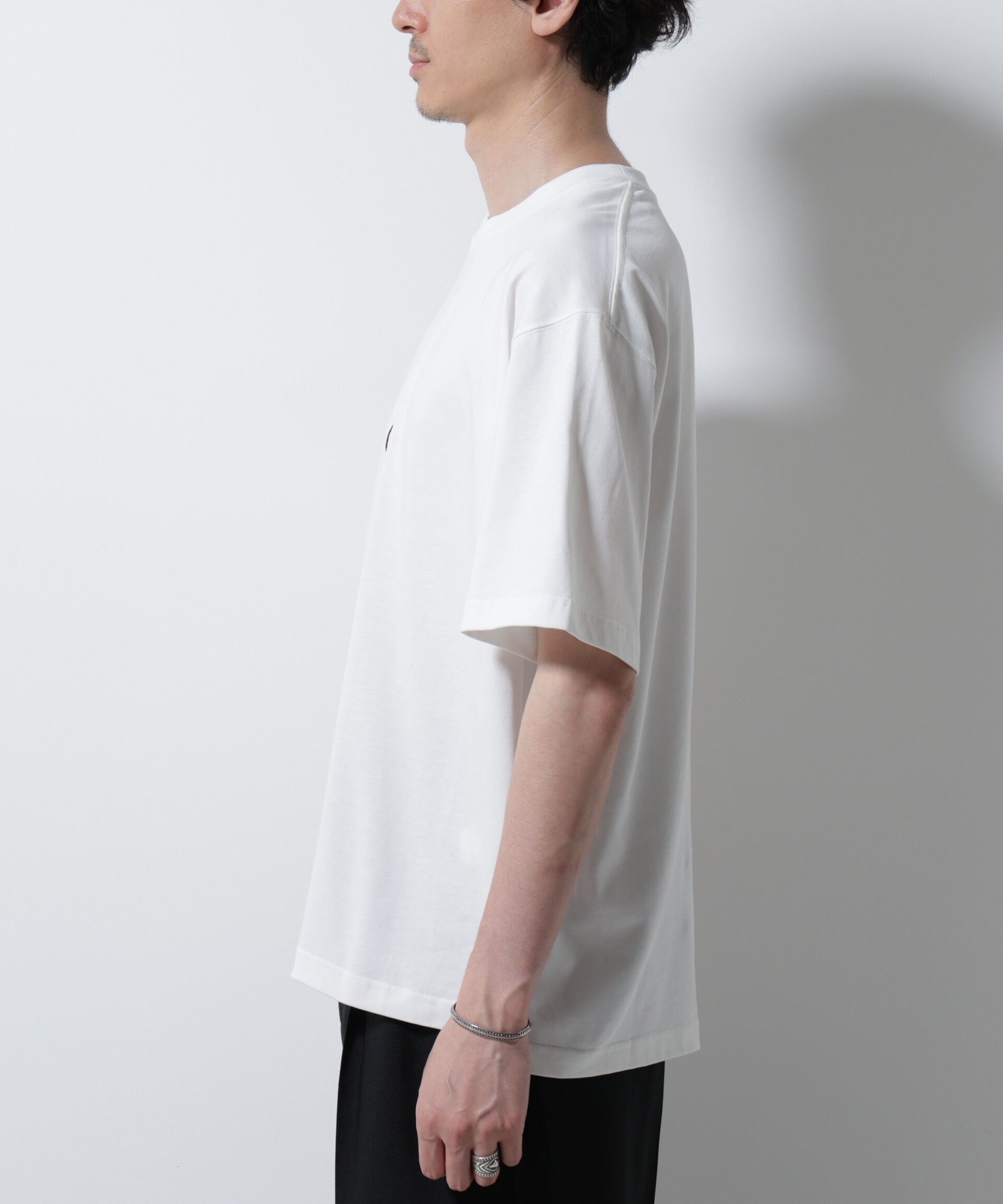 nano･universe「「Art & Craft」エディトリアル 刺繍Tシャツ」|Tシャツ・カットソー|