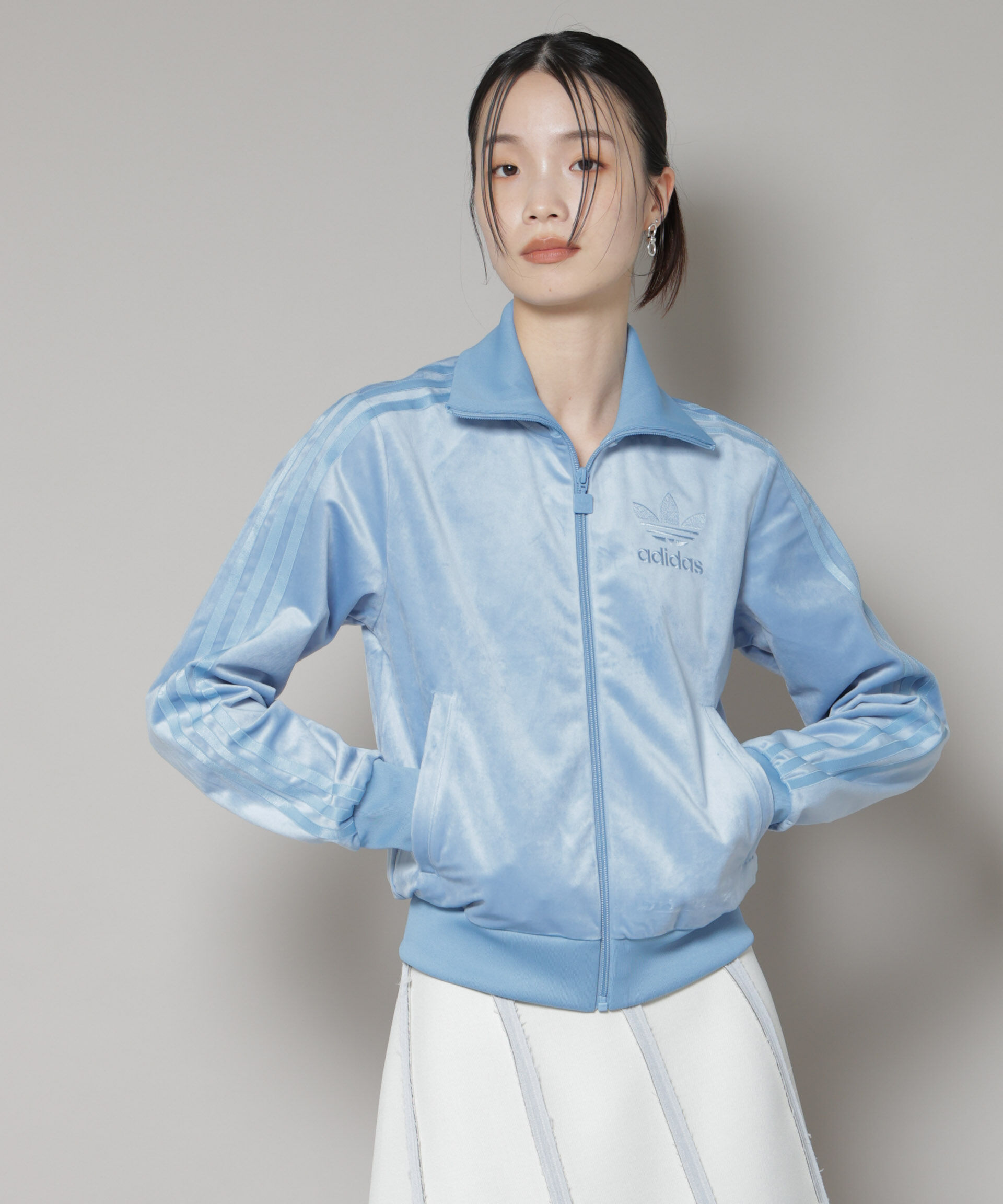nano･universe「adidas/VELVET TRACK JAKET ASH BLUE」|テーラードジャケット|L.ブルー1